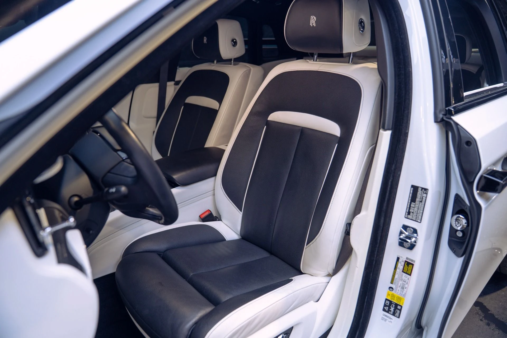 mph031_1400092363_Used_2022_Rolls_Royce_Black_Badge_Ghost_Rear_Theater_and_Trays_Full_Carbon_Interior_Package_1790797785_6c68cd2cf4