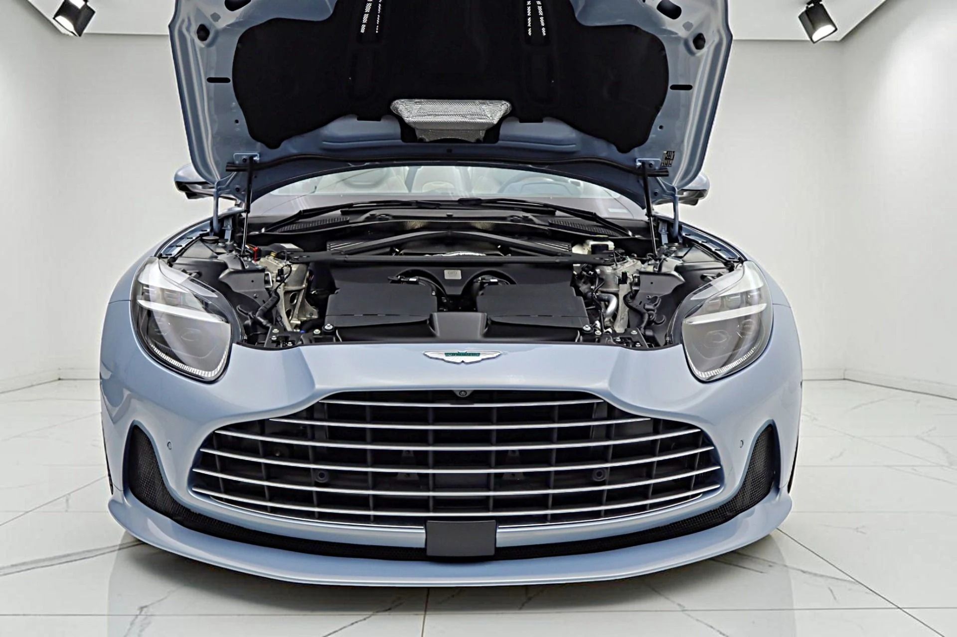 mph031_1403969411_New_2026_Aston_Martin_DB_12_Volante_f5a54da53b