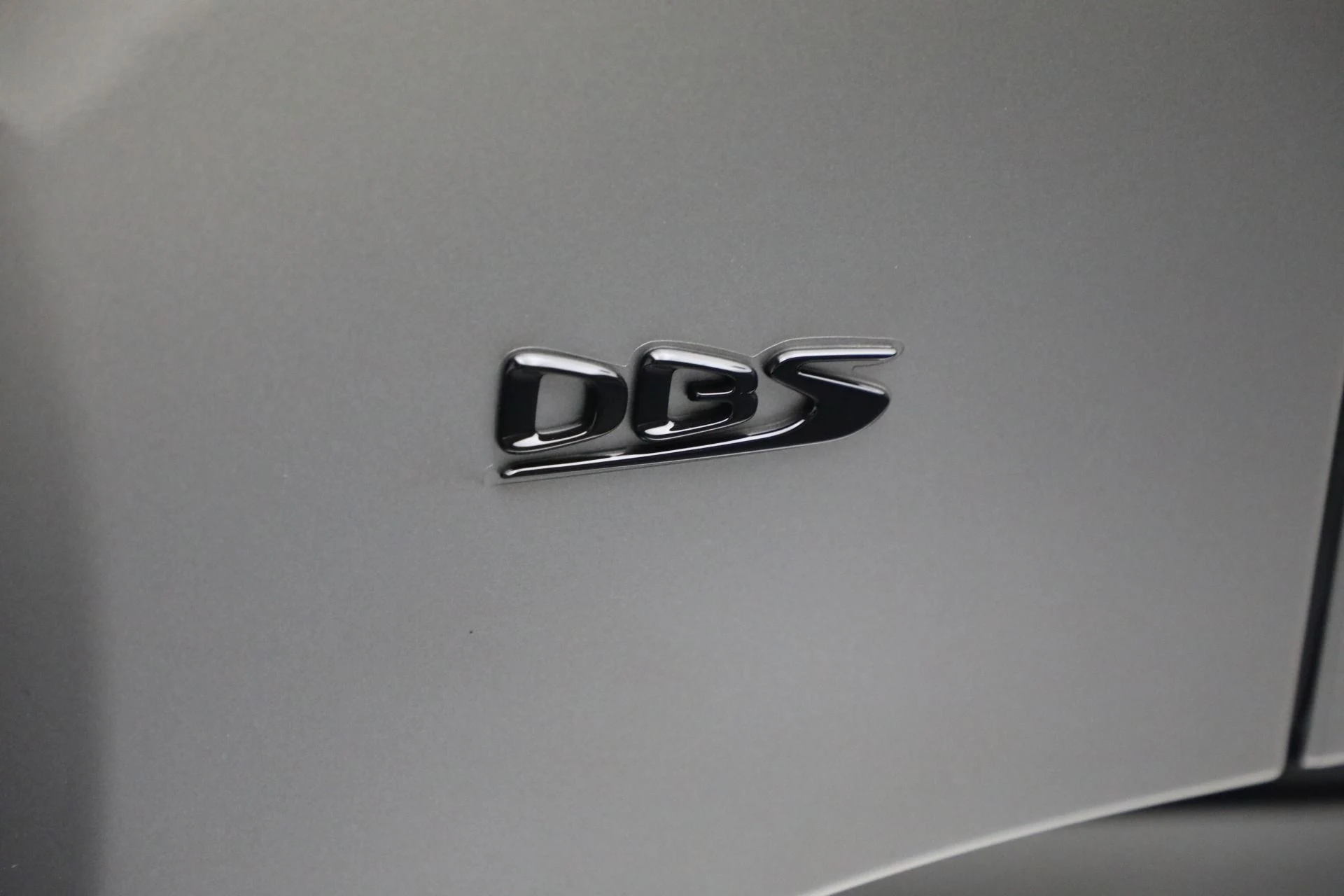 mph031_1406165213_Used_2023_Aston_Martin_DBS_Superleggera_4b5fe21e65