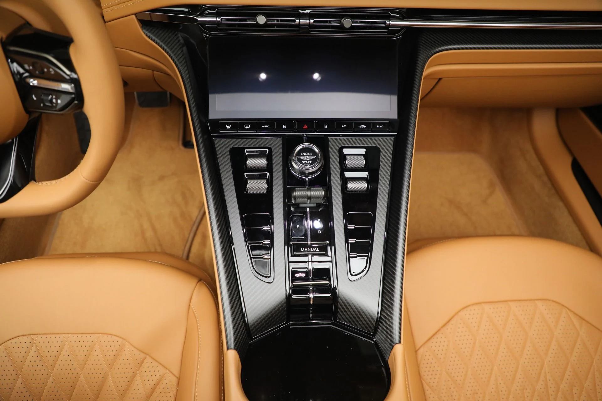 mph031_1408145504_New_2025_Aston_Martin_DB_12_Volante_076c1792ae