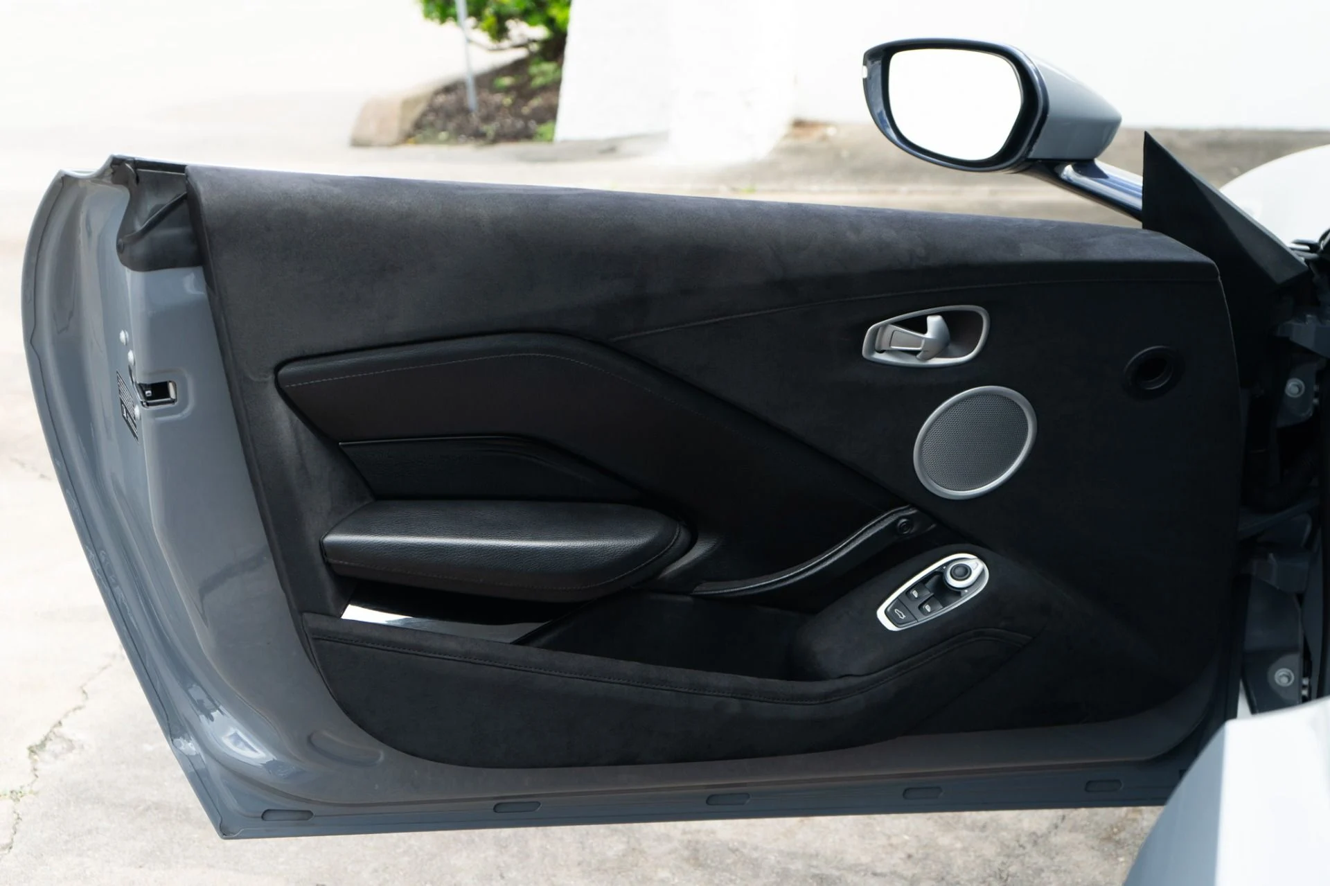 mph031_1408436943_Used_2020_Aston_Martin_Vantage_1781738280_54f647cffe