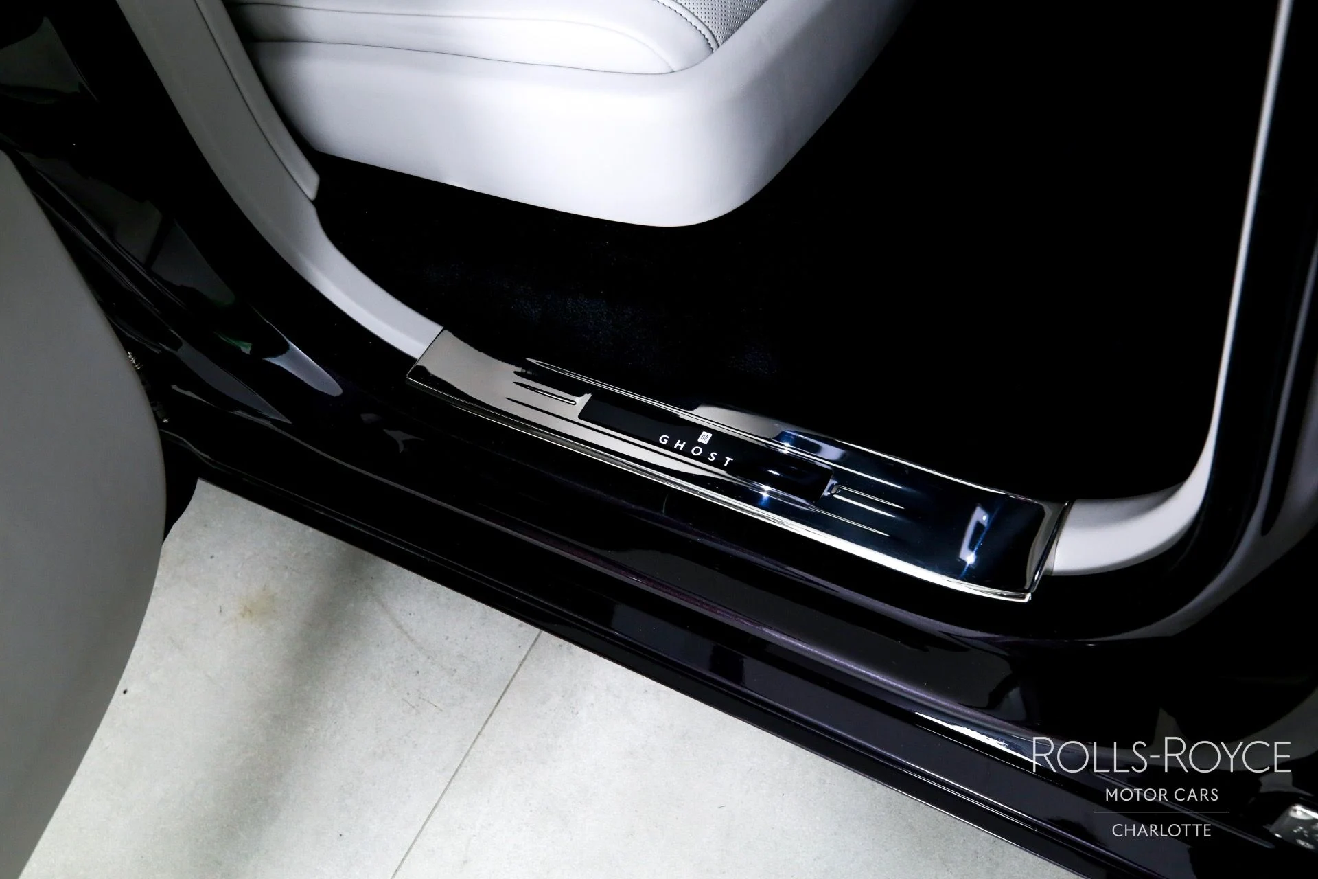 mph031_1409153402_Used_2025_Rolls_Royce_Ghost_1759510199_0986b5ae95