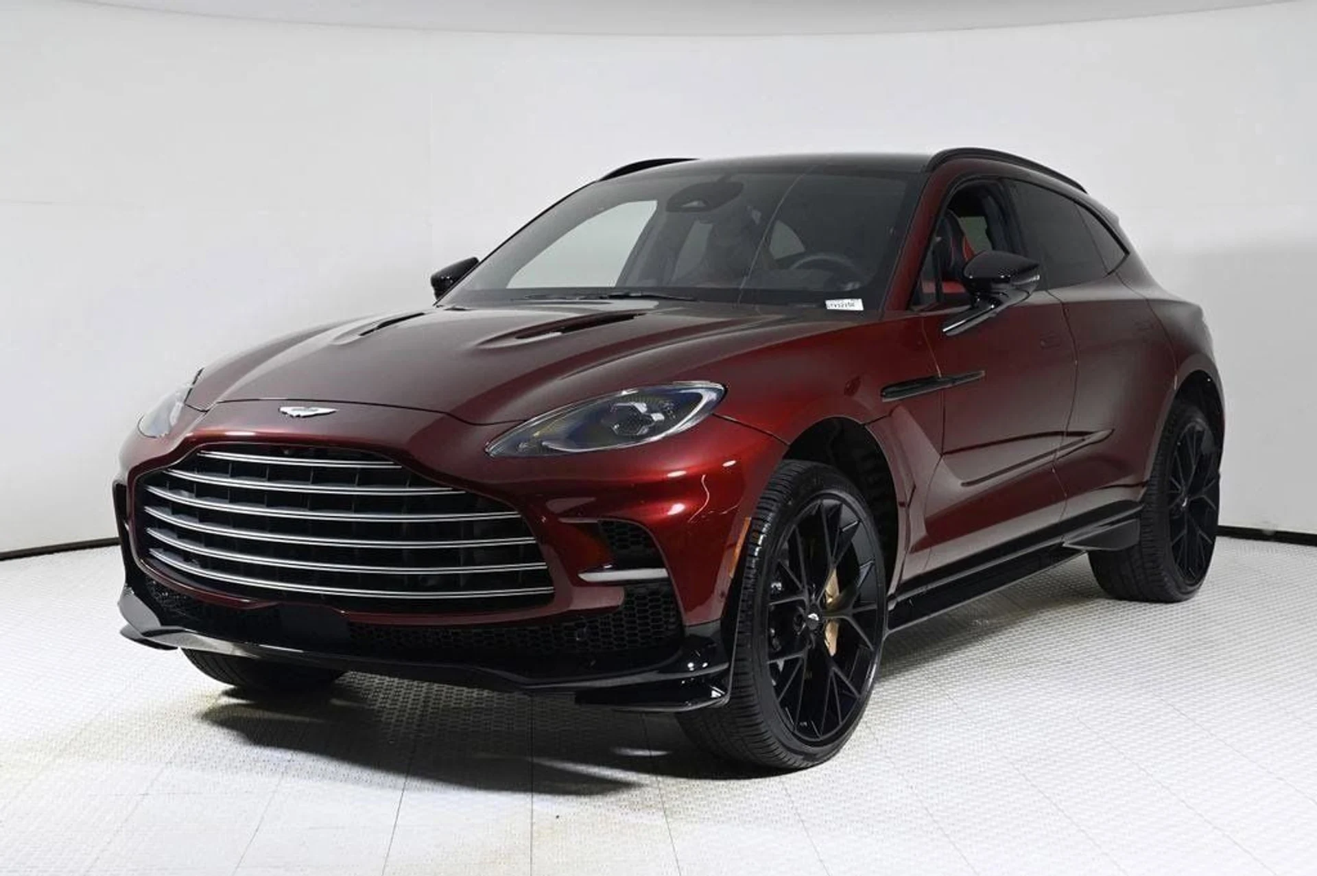 mph031_142085815_new_2025_aston_martin_dbx_707awd_11350_22854858_31_1024_66565b8cdf