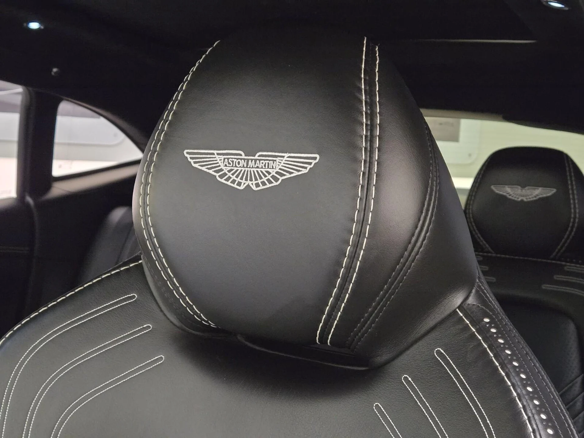 mph031_1420996062_Used_2021_Aston_Martin_DBX_1753164346_3073770169