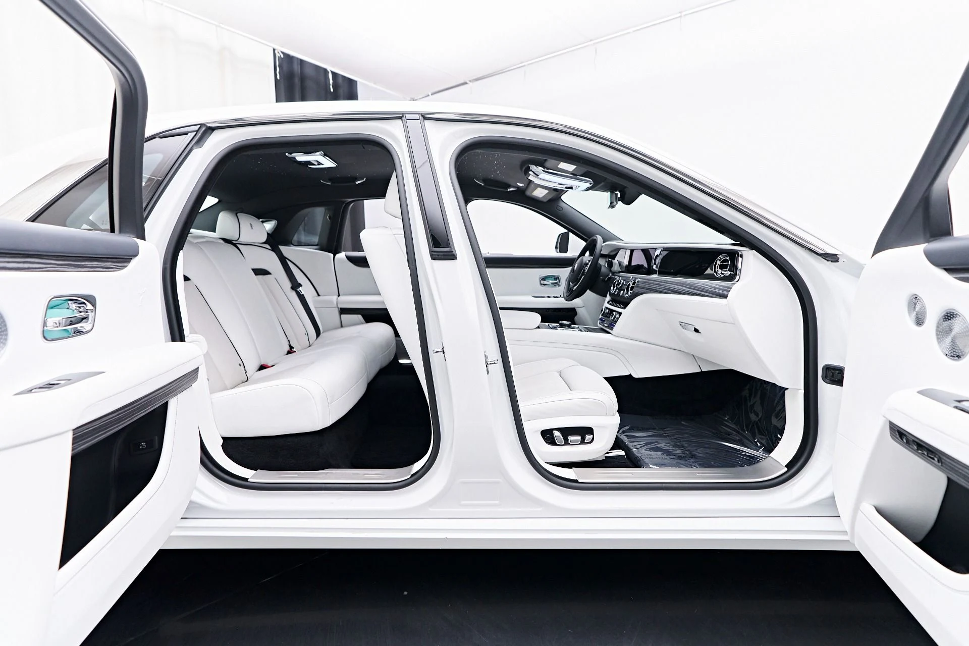 mph031_1425716686_Used_2021_Rolls_Royce_Ghost_Base_1754512470_2e8ee7a451