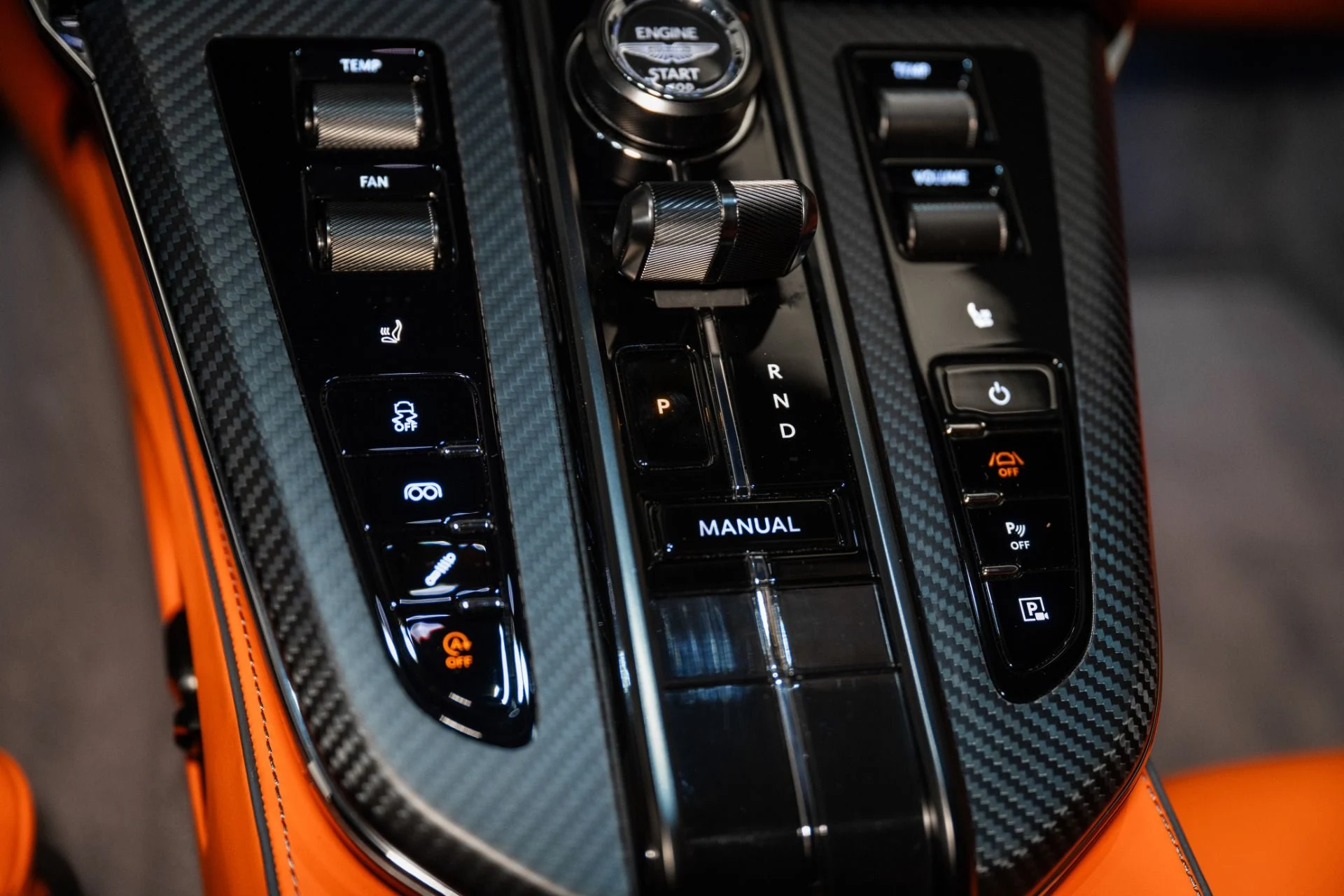 mph031_142920342_Used_2025_Aston_Martin_Vantage_Coupe_1737041109_523aebde5e