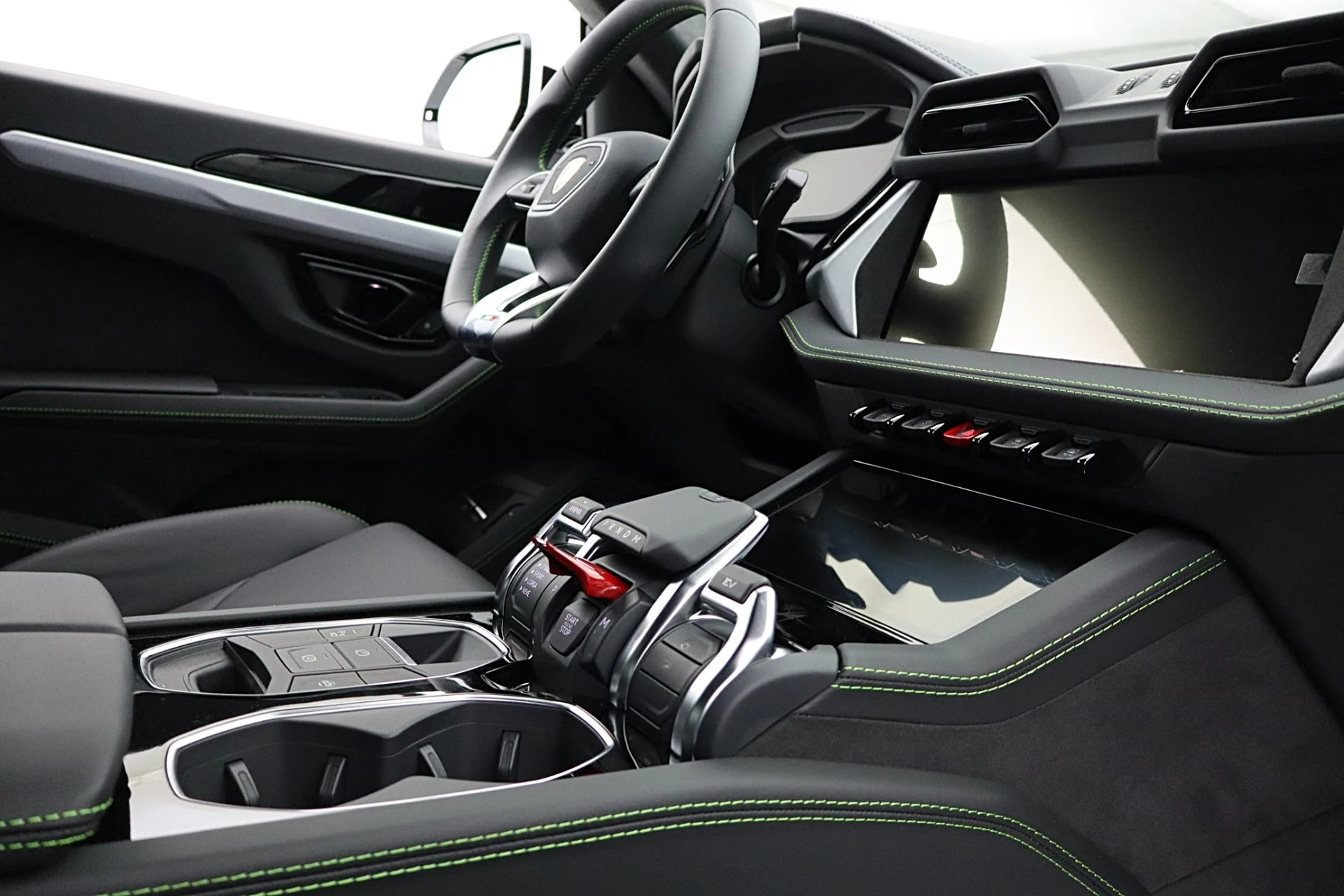 mph031_1433752270_New_2026_Lamborghini_Urus_SE_a5b6f291b2