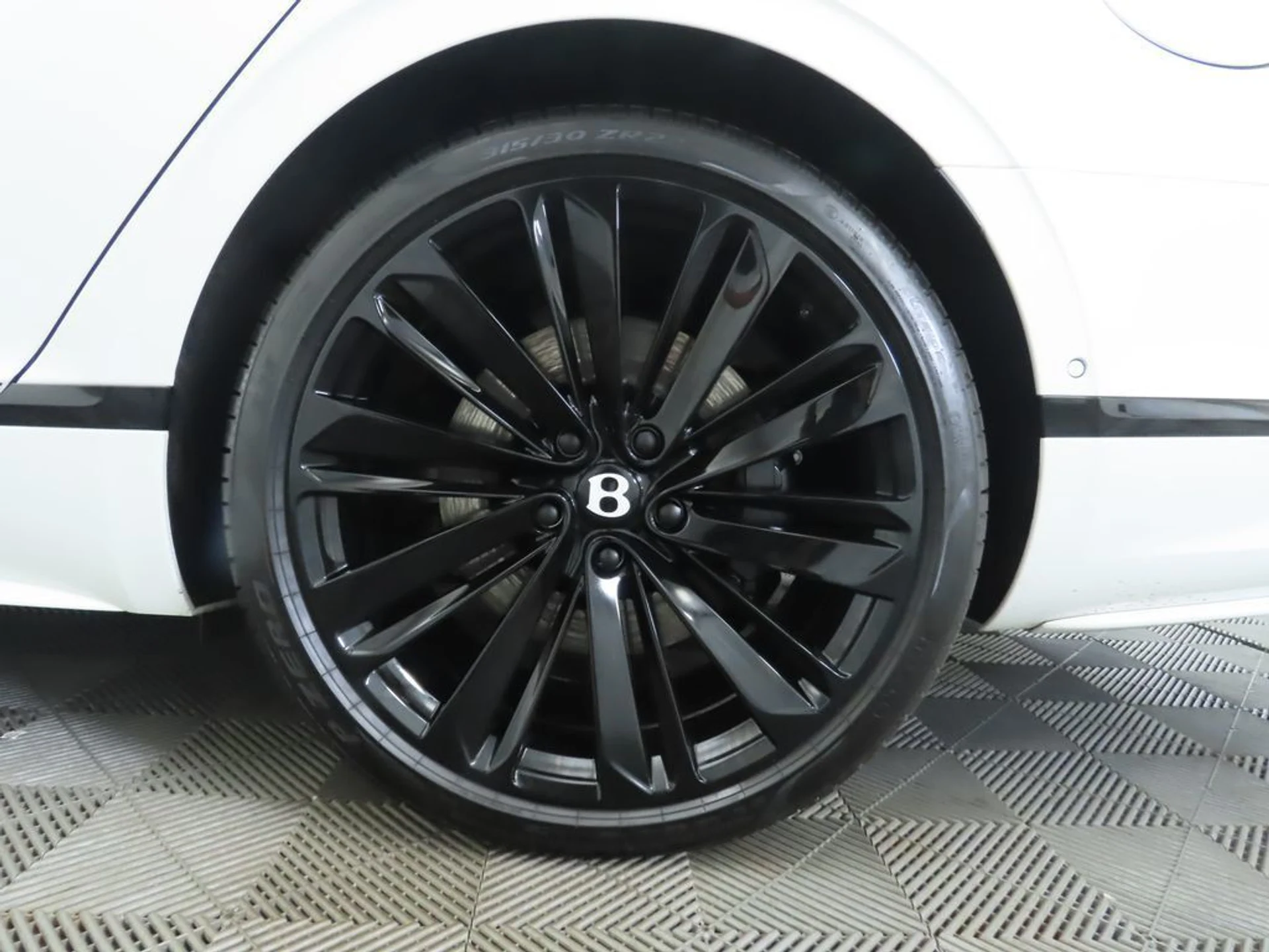 mph031_1435656964_used_2025_bentley_flying_spur_speedsedan_8119_22969403_32_1024_daeeb1c813