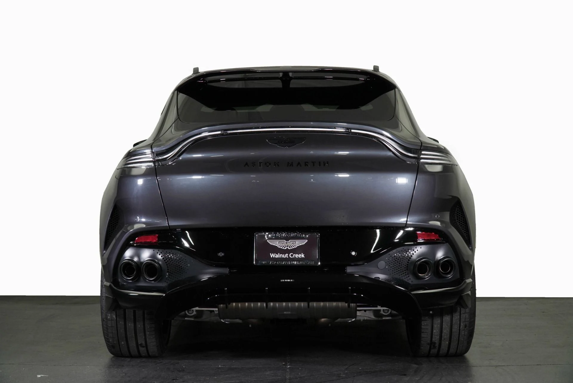 mph031_1449873323_New_2026_Aston_Martin_DBX_707_1771009088_1719227e7f