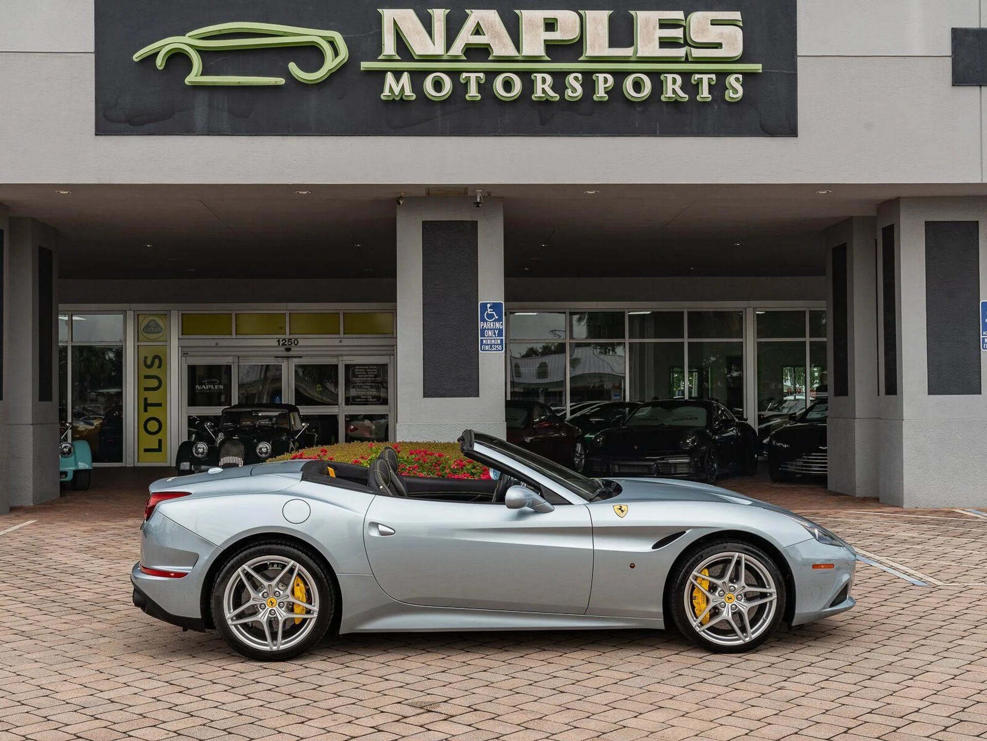 mph031_1483329611_Used_2016_Ferrari_California_T_1785949666_8cb74d264c