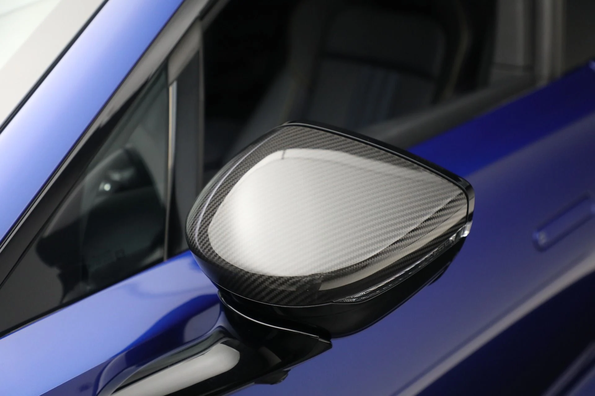 mph031_1485866425_New_2025_Aston_Martin_DBX_707_707_d55e0e3cb5