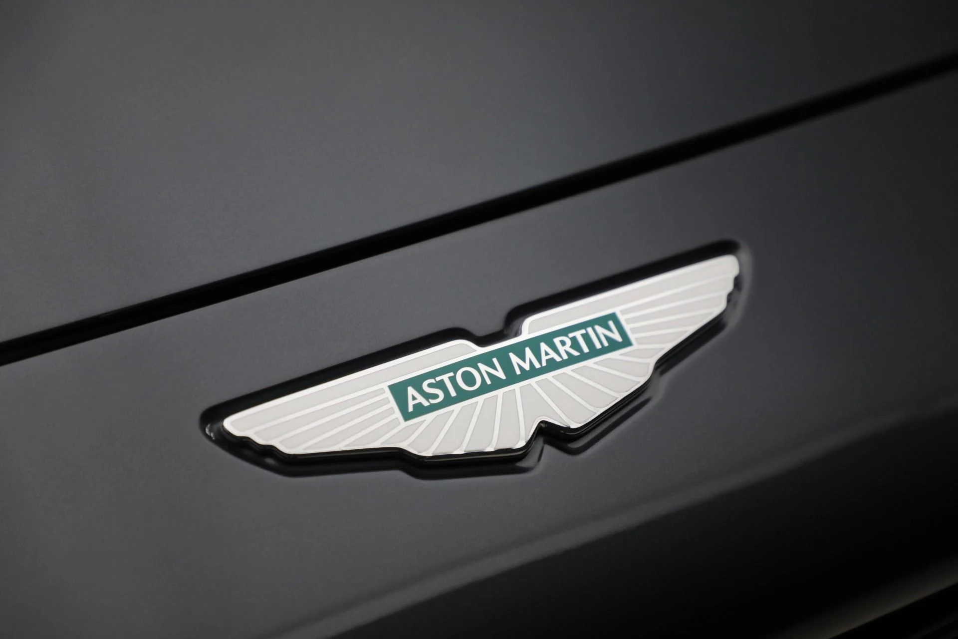 mph031_1491217422_New_2025_Aston_Martin_DBX_707_3496c0890a