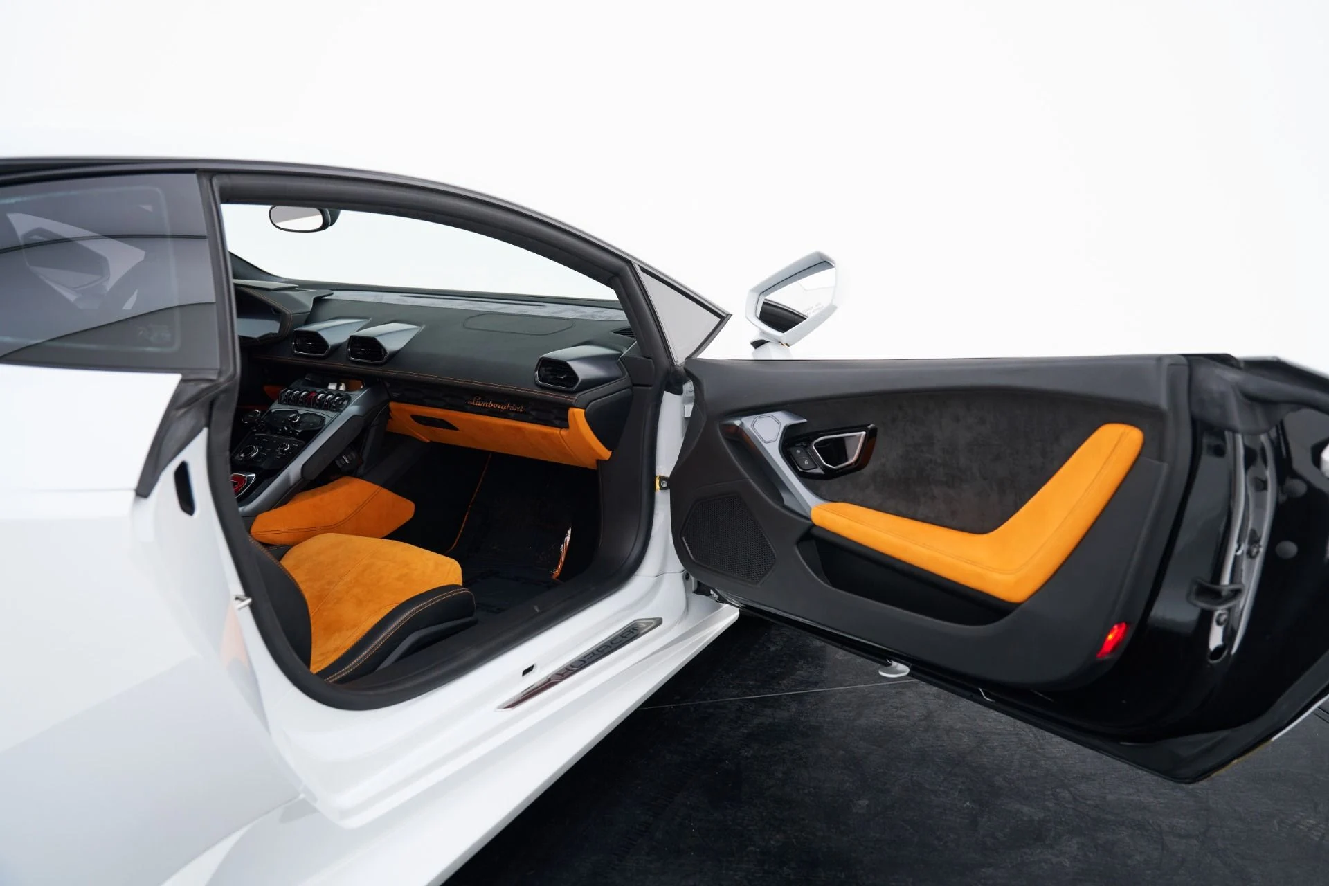 mph031_1495914591_Used_2015_Lamborghini_Huracan_LP_610_4_1792523976_c34400e5e3