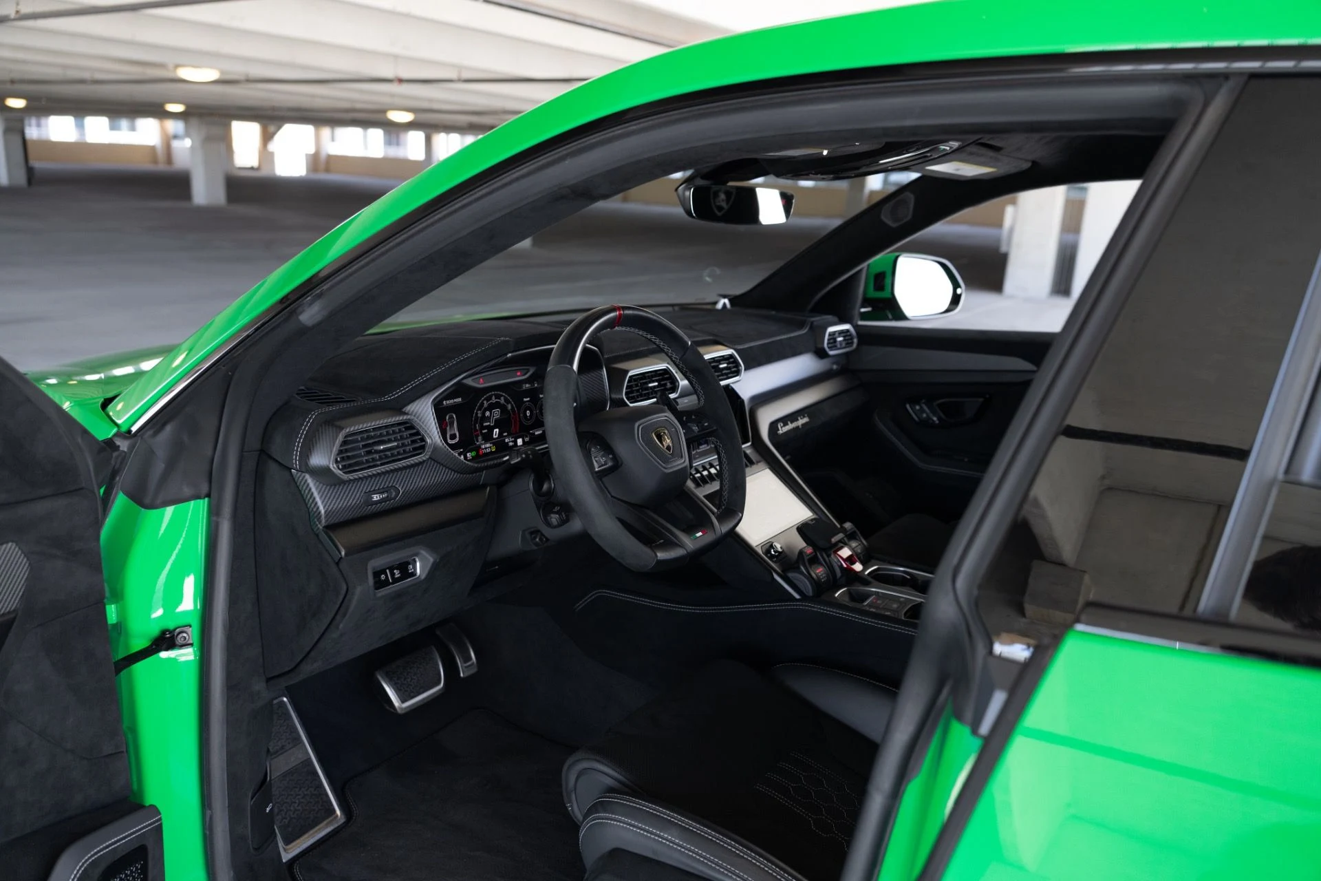 mph031_1518481438_Used_2023_Lamborghini_Urus_Performante_1780091172_83e119bd72