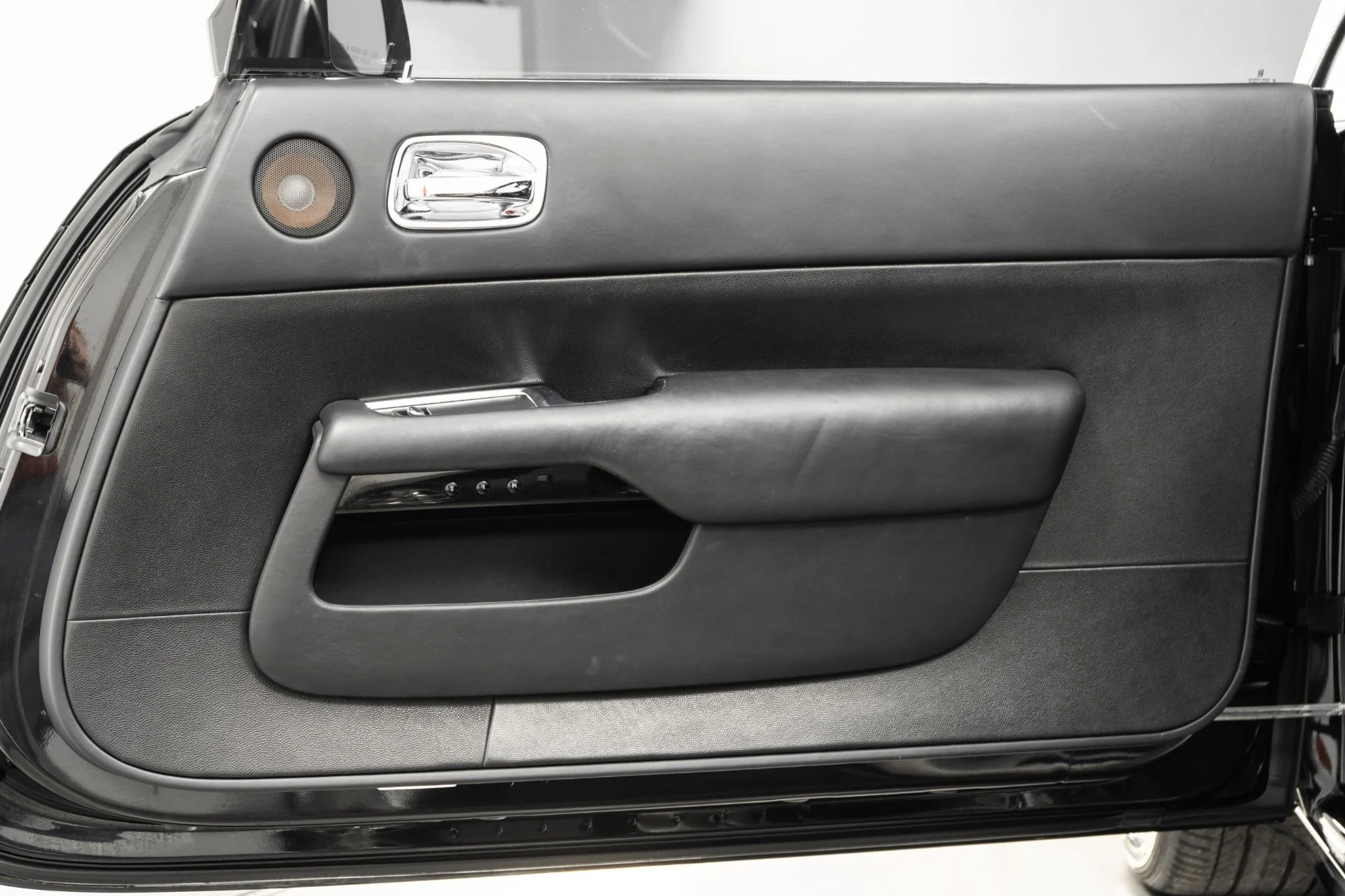 mph031_1528608160_Used_2014_Rolls_Royce_Wraith_1731348630_df6b22143c