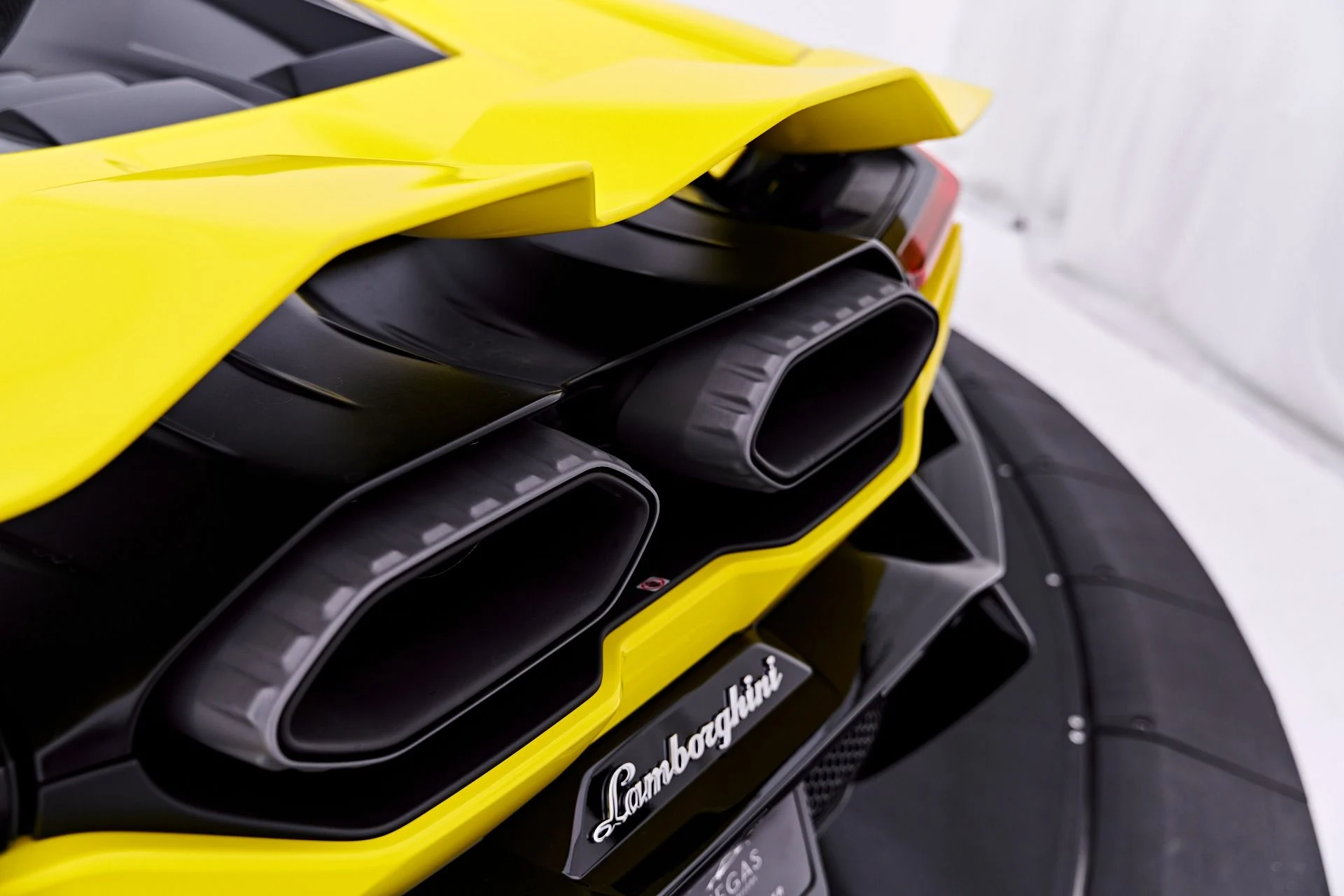 mph031_1533644656_Used_2026_Lamborghini_Revuelto_Base_1782198256_c443eb8b89