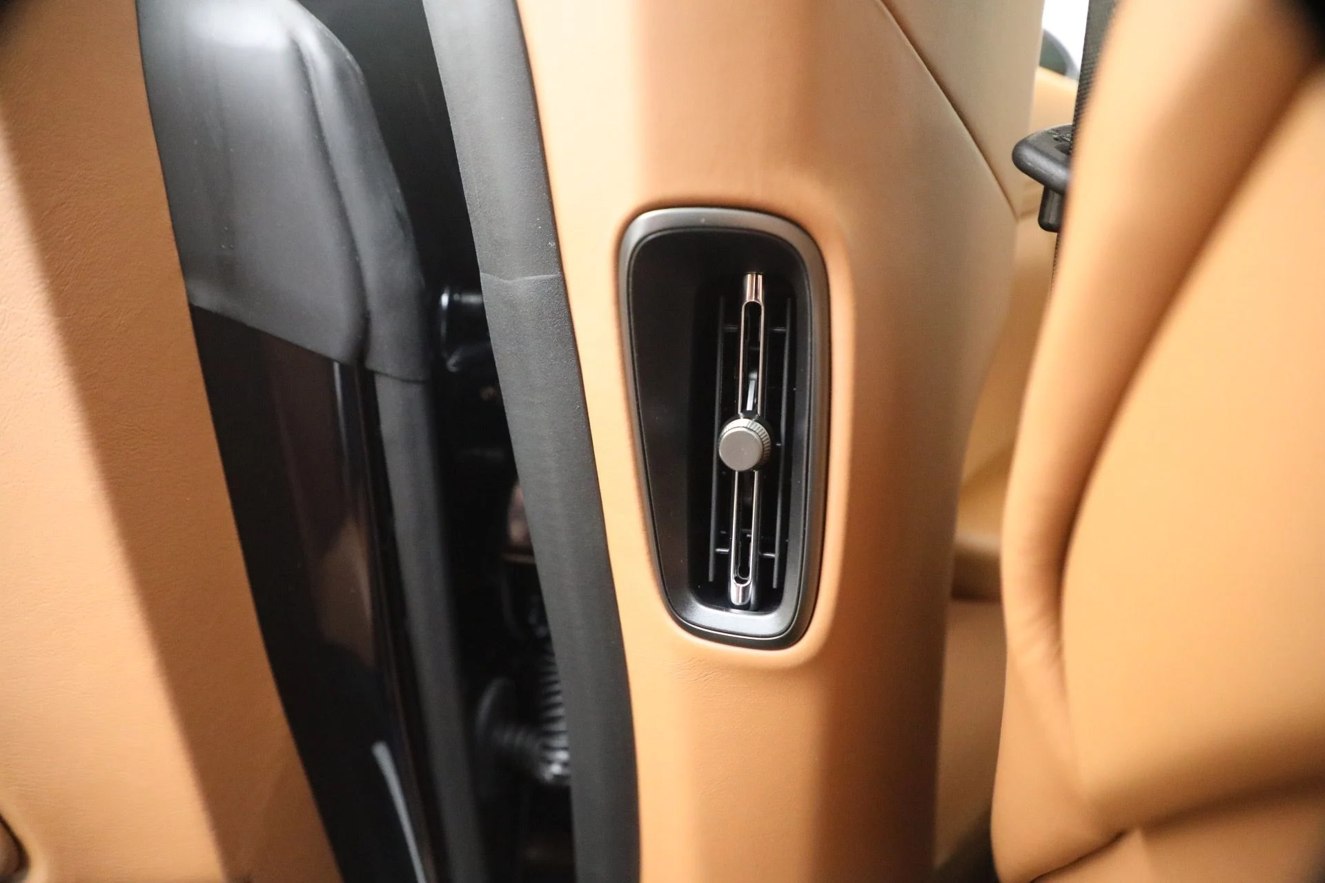 mph031_1536136543_New_2026_Aston_Martin_DBX_707_1767991895_6d218982fd