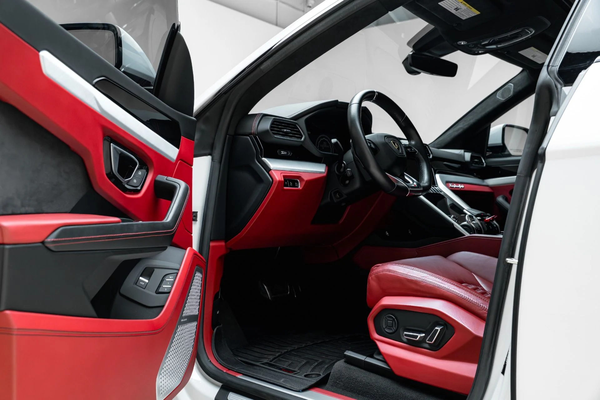 mph031_153871926_Used_2020_Lamborghini_Urus_1780965476_70cb69b47c
