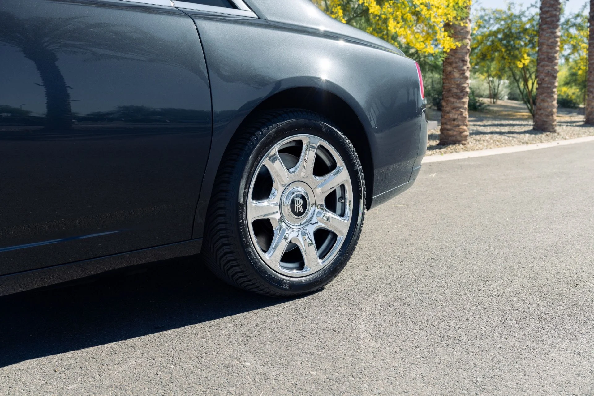 mph031_1550496555_Used_2017_Rolls_Royce_Ghost_1774727171_3d522ae2f8