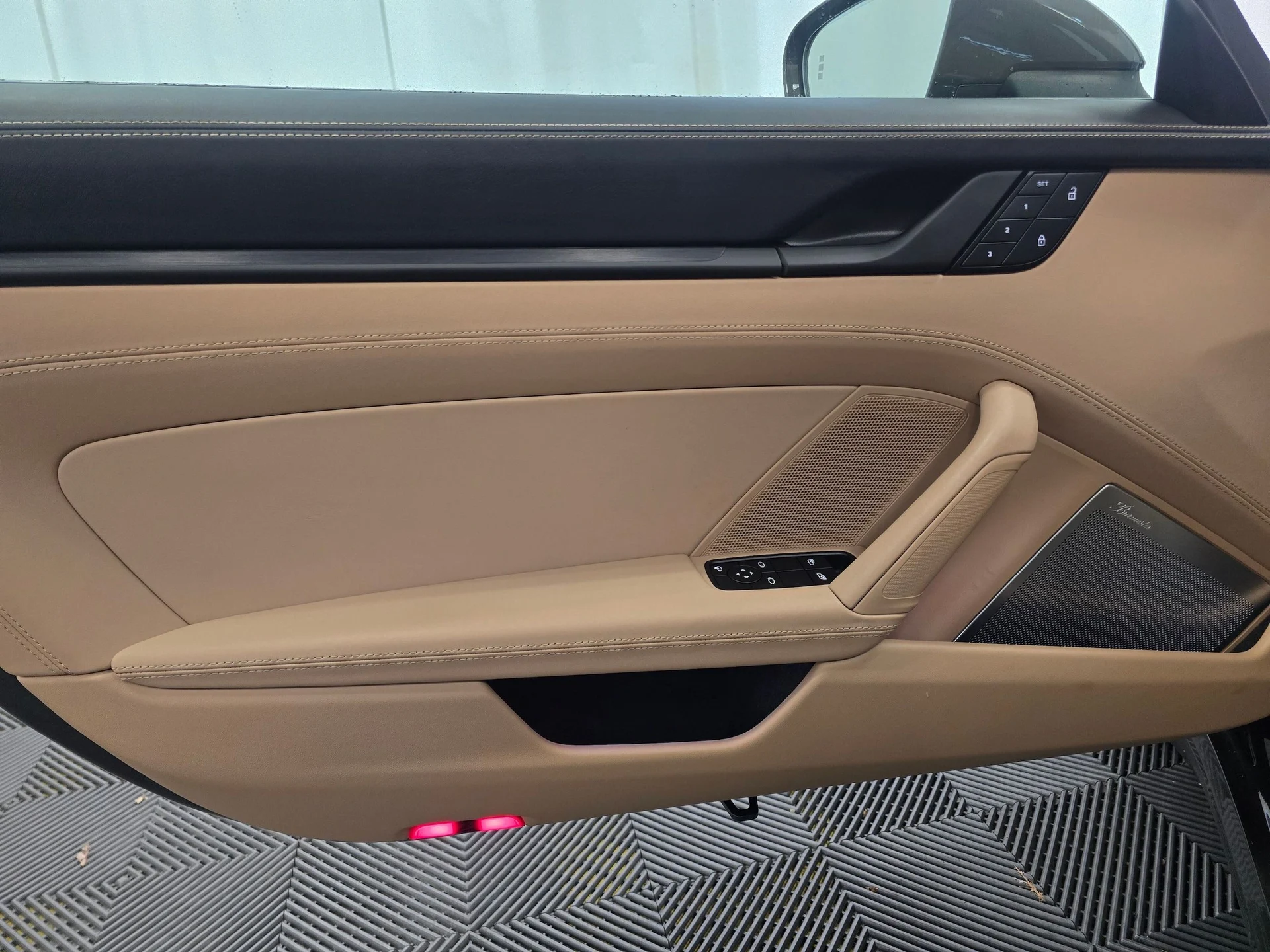 mph031_1561064194_3410d935bc87565df161458a35efd00cx_ea9d68c2de