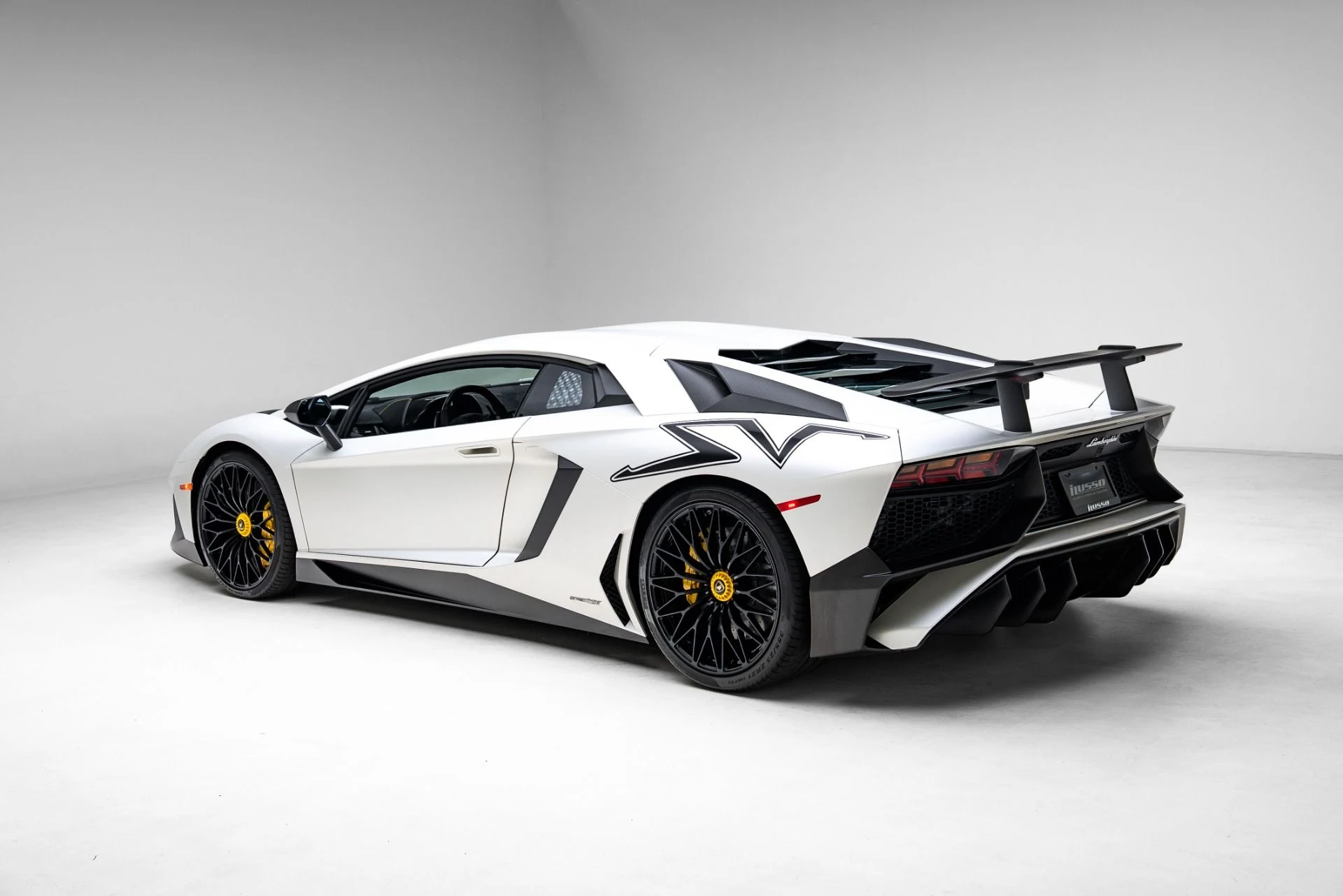 mph031_1577007469_Used_2016_Lamborghini_Aventador_SV_1775078140_7325dfa46a