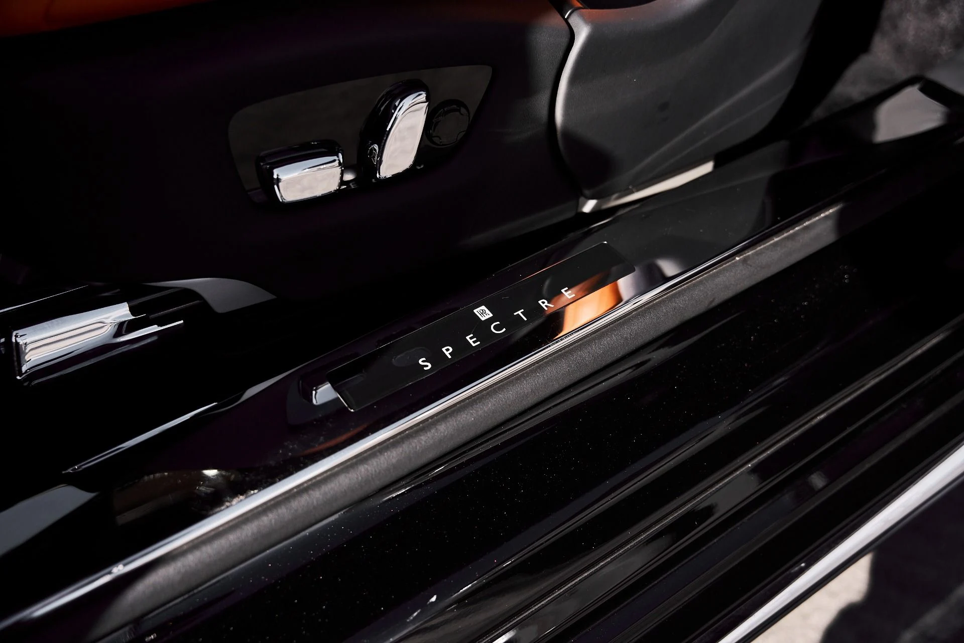mph031_1577336189_Used_2025_Rolls_Royce_Spectre_Base_1775246522_5f05c54c40