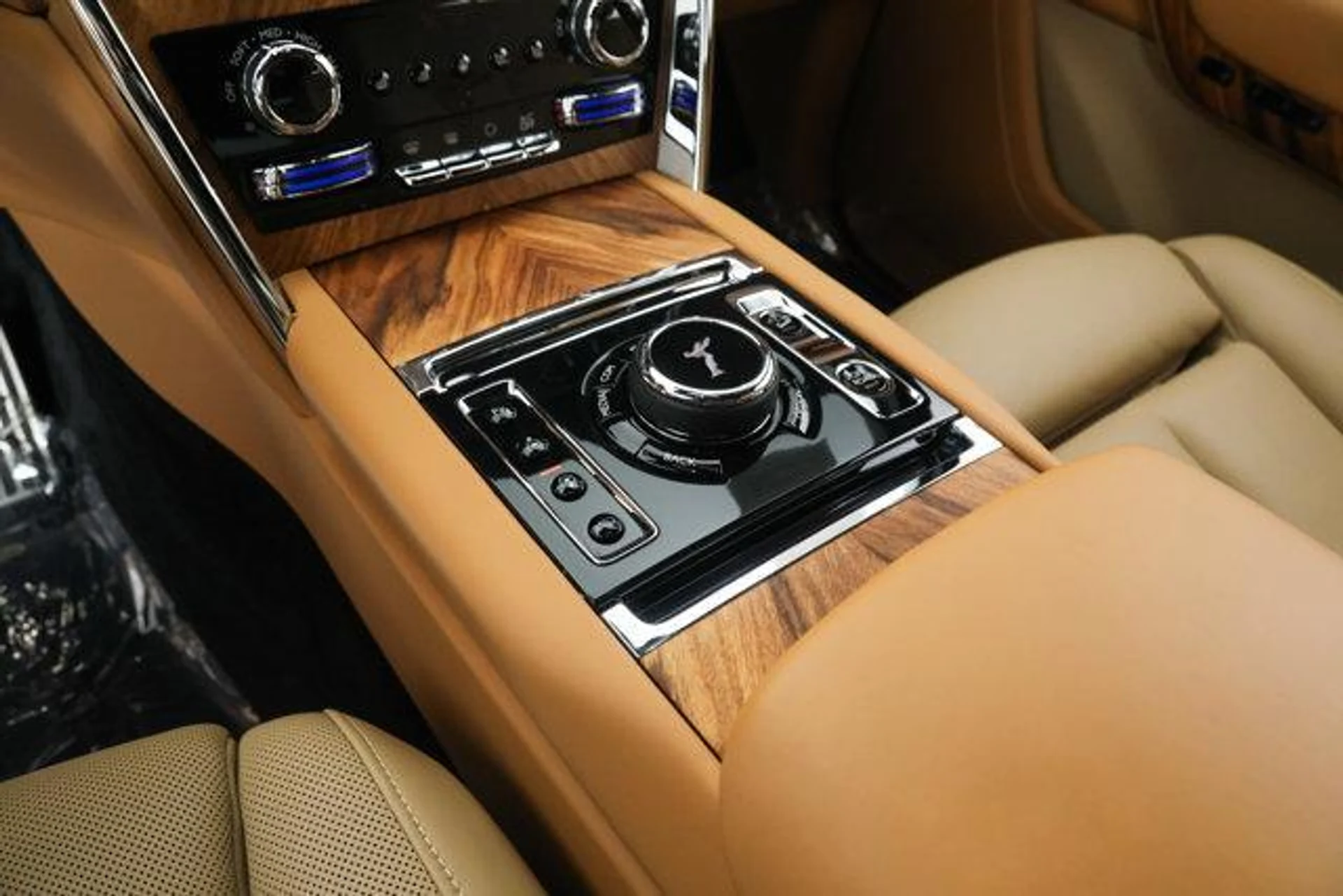 mph031_1586783736_f8jy_AOF_Biro_Ed_Qfj_ZM_1_CB_94_La_GY_b301f34c41