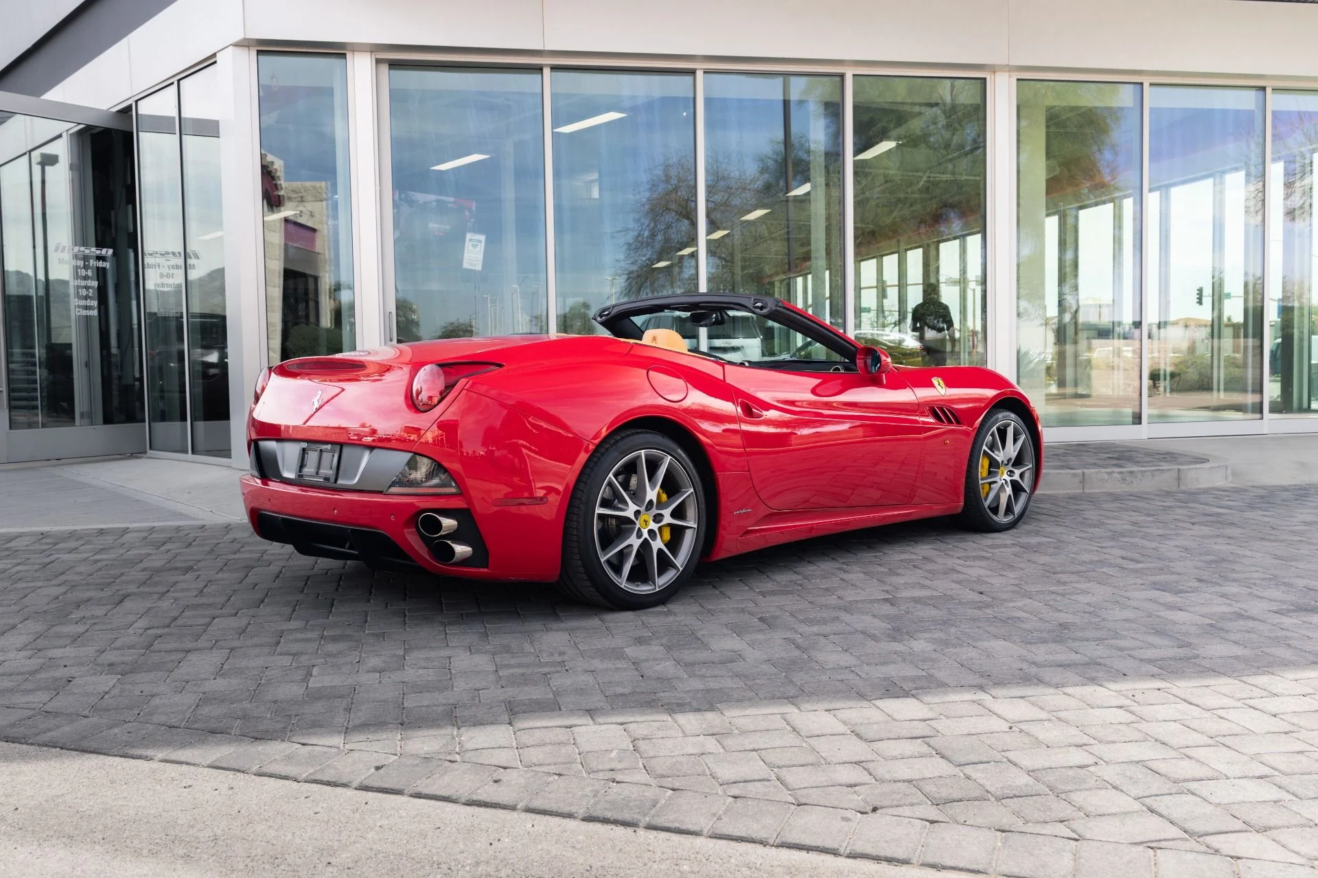 mph031_1587105937_Used_2010_Ferrari_California_1772055120_4c2d222f17