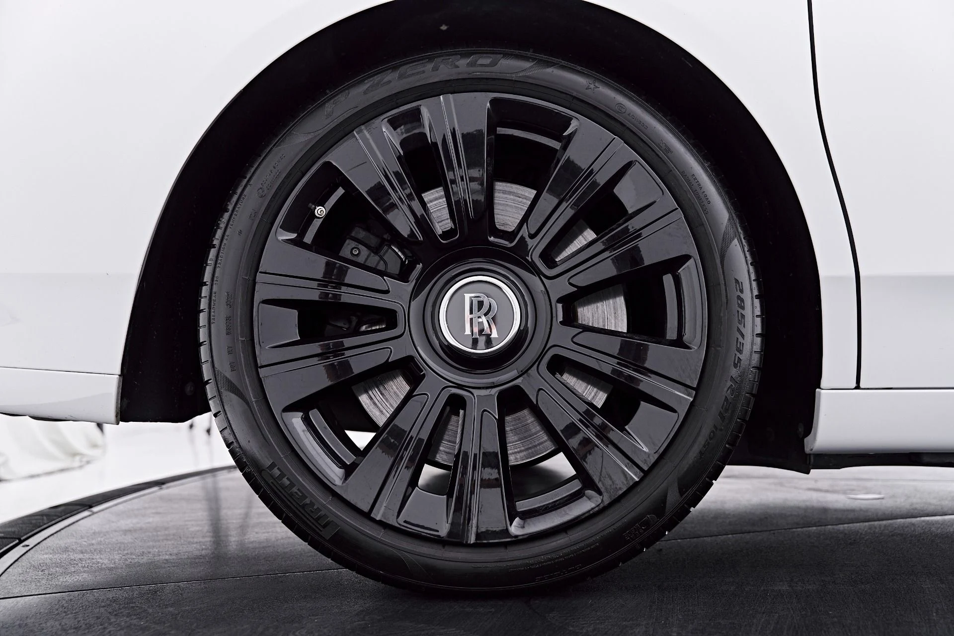mph031_1589583599_Used_2018_Rolls_Royce_Ghost_Base_1787073555_3f1af87b0c