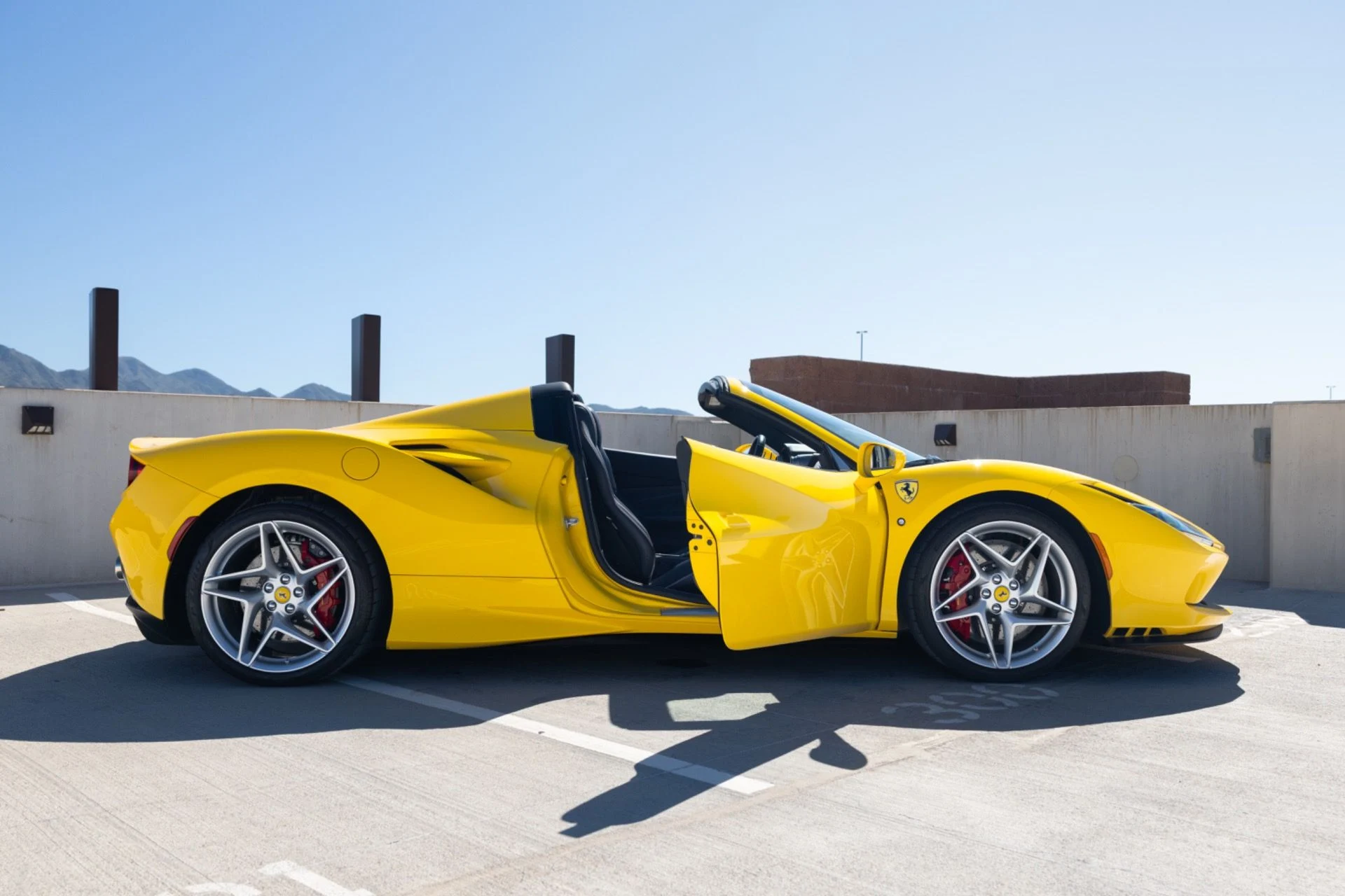 mph031_1597649381_Used_2022_Ferrari_F8_Spider_1790977692_17506f7acb