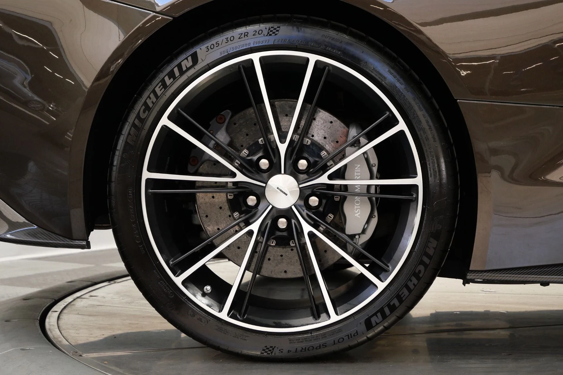 mph031_1612593753_Used_2014_Aston_Martin_Vanquish_Hourglass_Quilting_Beautiful_Color_V12_Power_1770409354_3505afa608