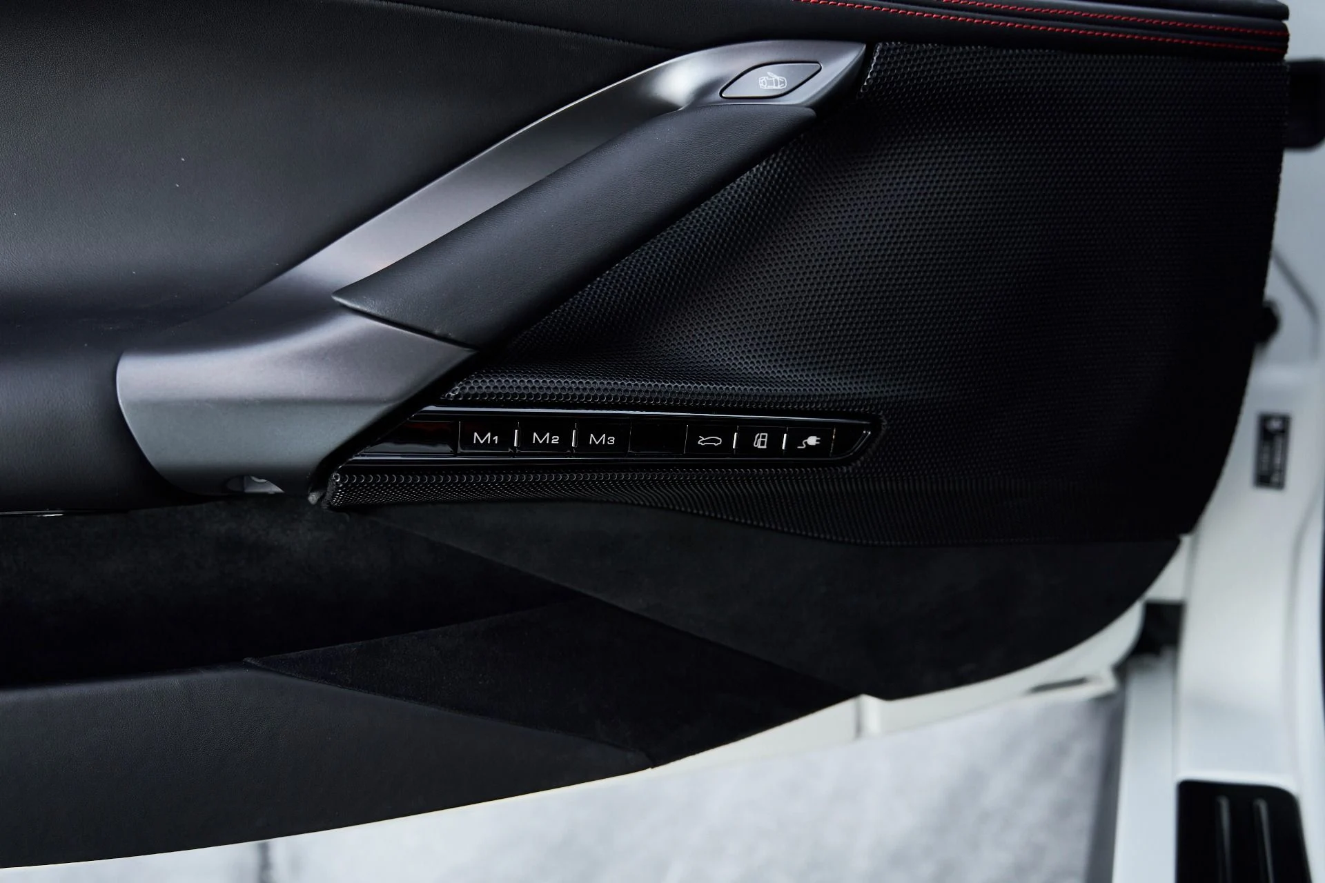 mph031_1622746549_Used_2023_Ferrari_SF_90_Stradale_Base_1762650966_f7f62b558a