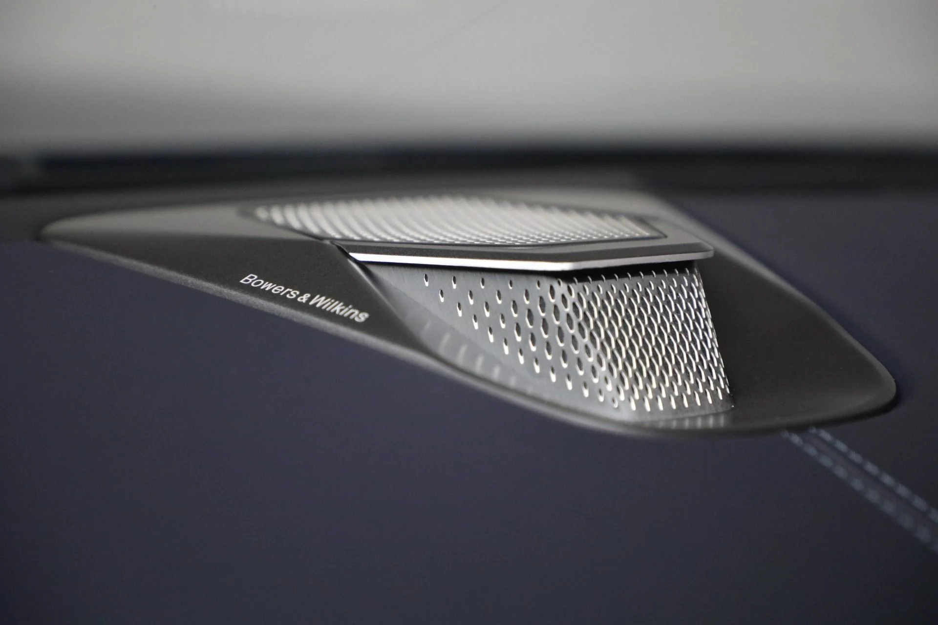 mph031_1624050686_New_2026_Aston_Martin_Vanquish_Volante_1762784353_d6eb44860b