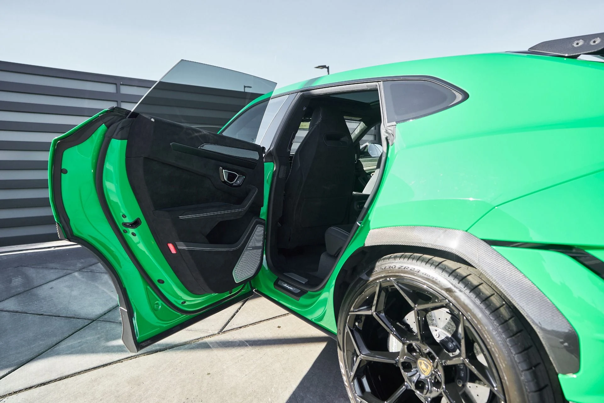 mph031_163668164_Used_2024_Lamborghini_Urus_Performante_1764124785_3b57ae4123