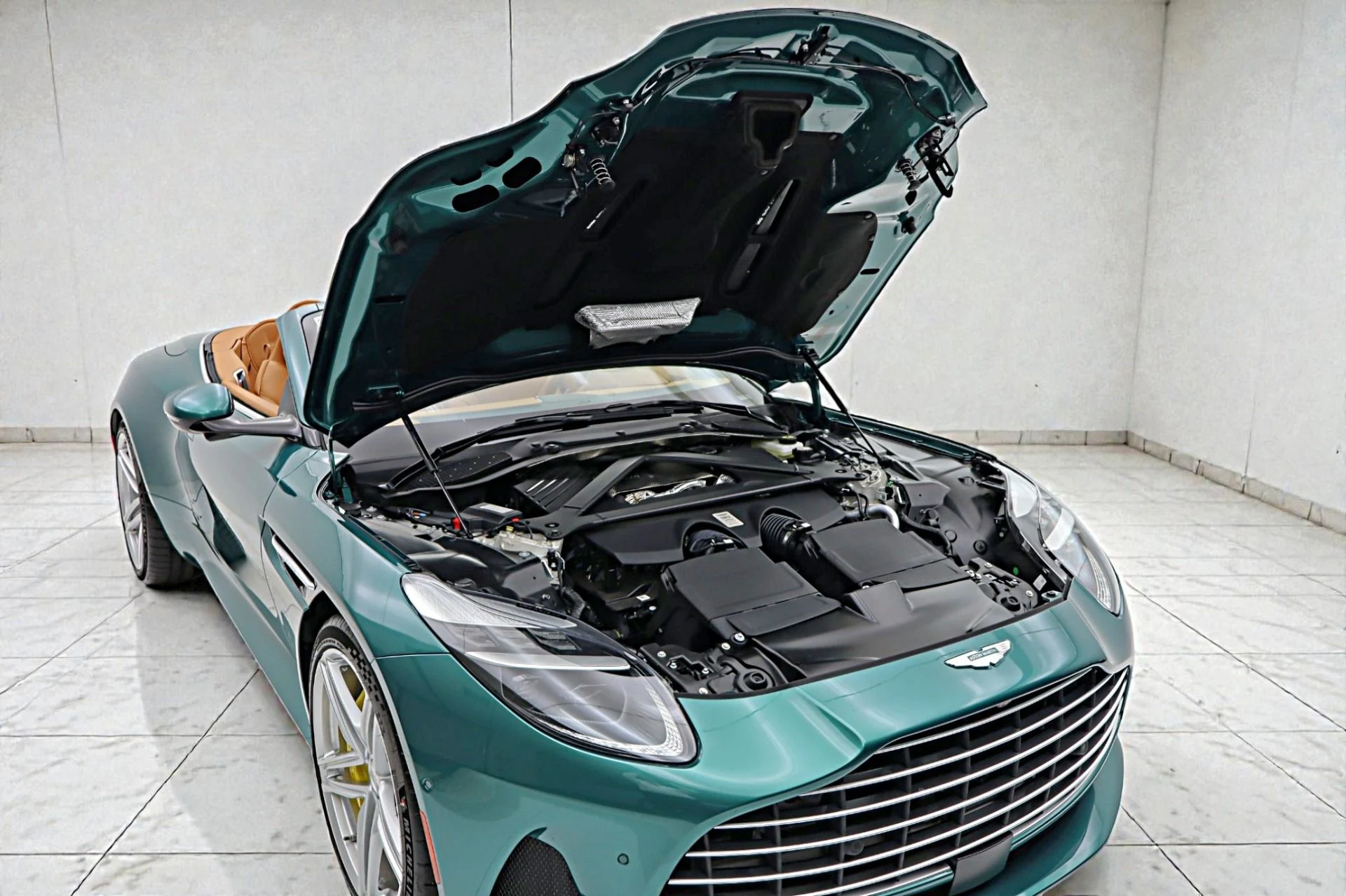 mph031_1651607812_New_2026_Aston_Martin_DB_12_Volante_9fb5e793af
