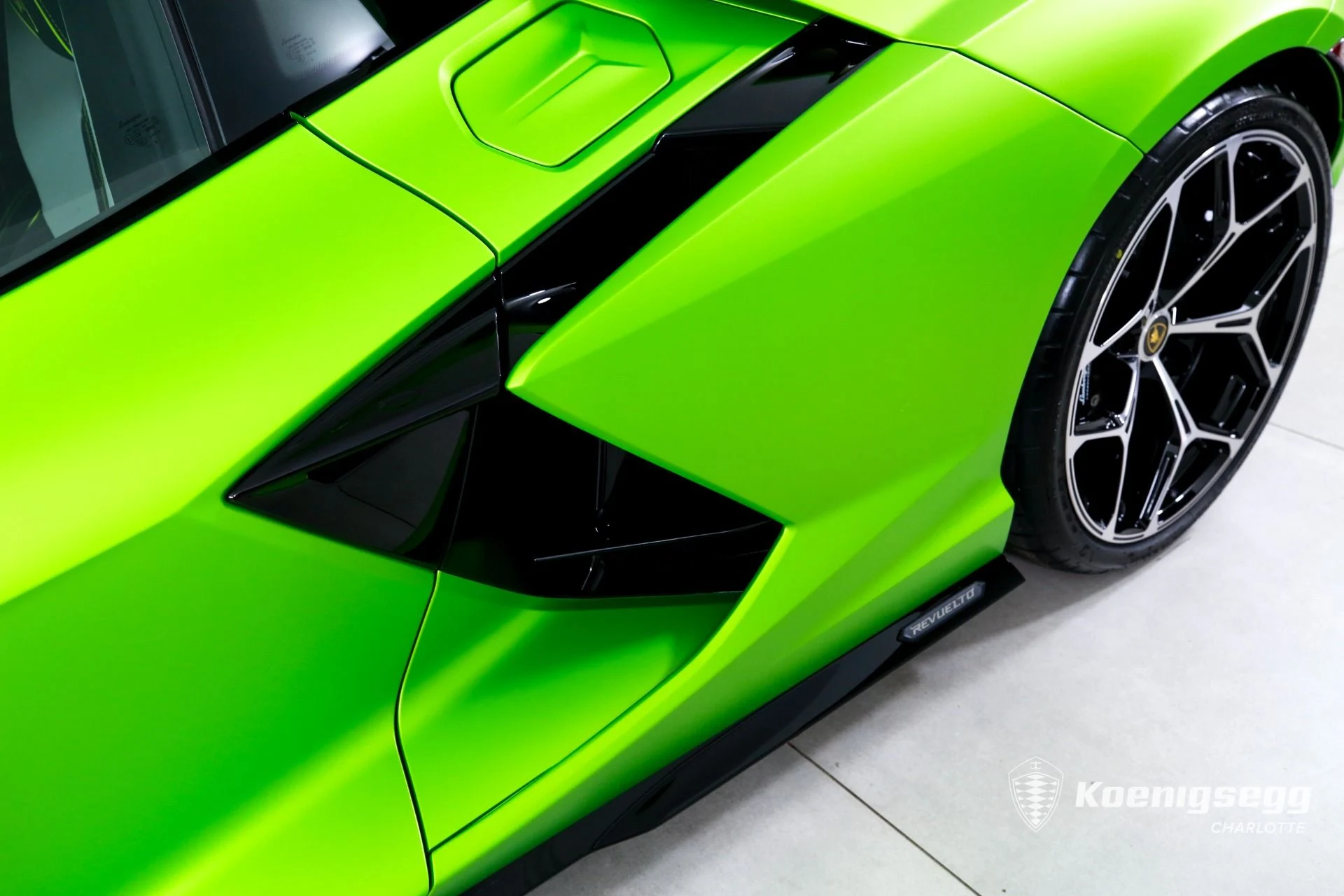 mph031_1654613046_Used_2024_Lamborghini_Revuelto_1774640458_8aa527e148