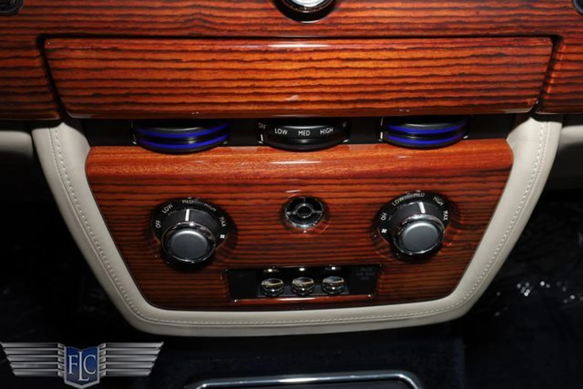 mph031_1656050280_used_2009_rolls_royce_phantom_coupe_2drcoupe_6305_23064698_36_640_c420bae140