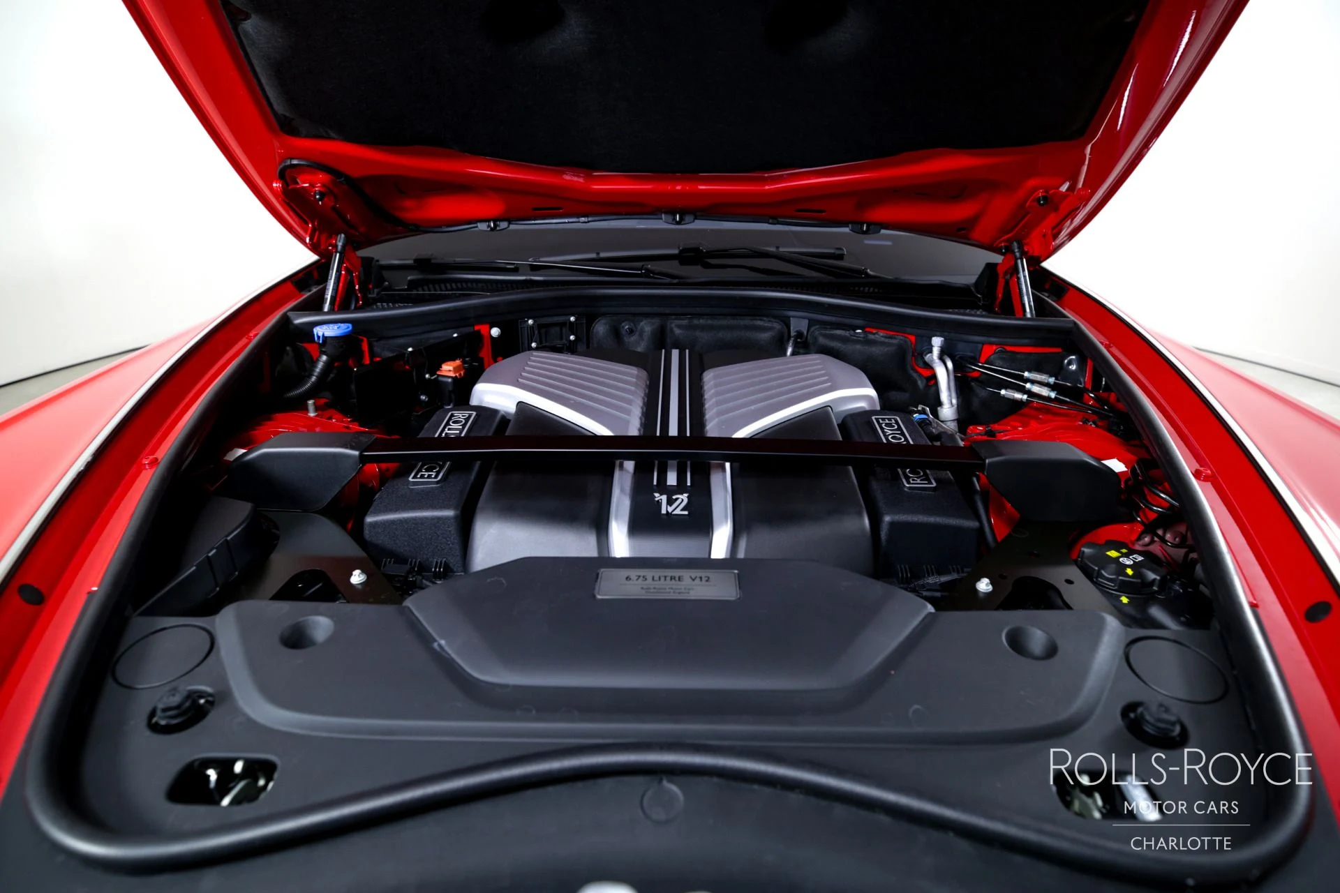 mph031_1676436615_Used_2024_Rolls_Royce_Phantom_EWB_1745331546_bf4208c399