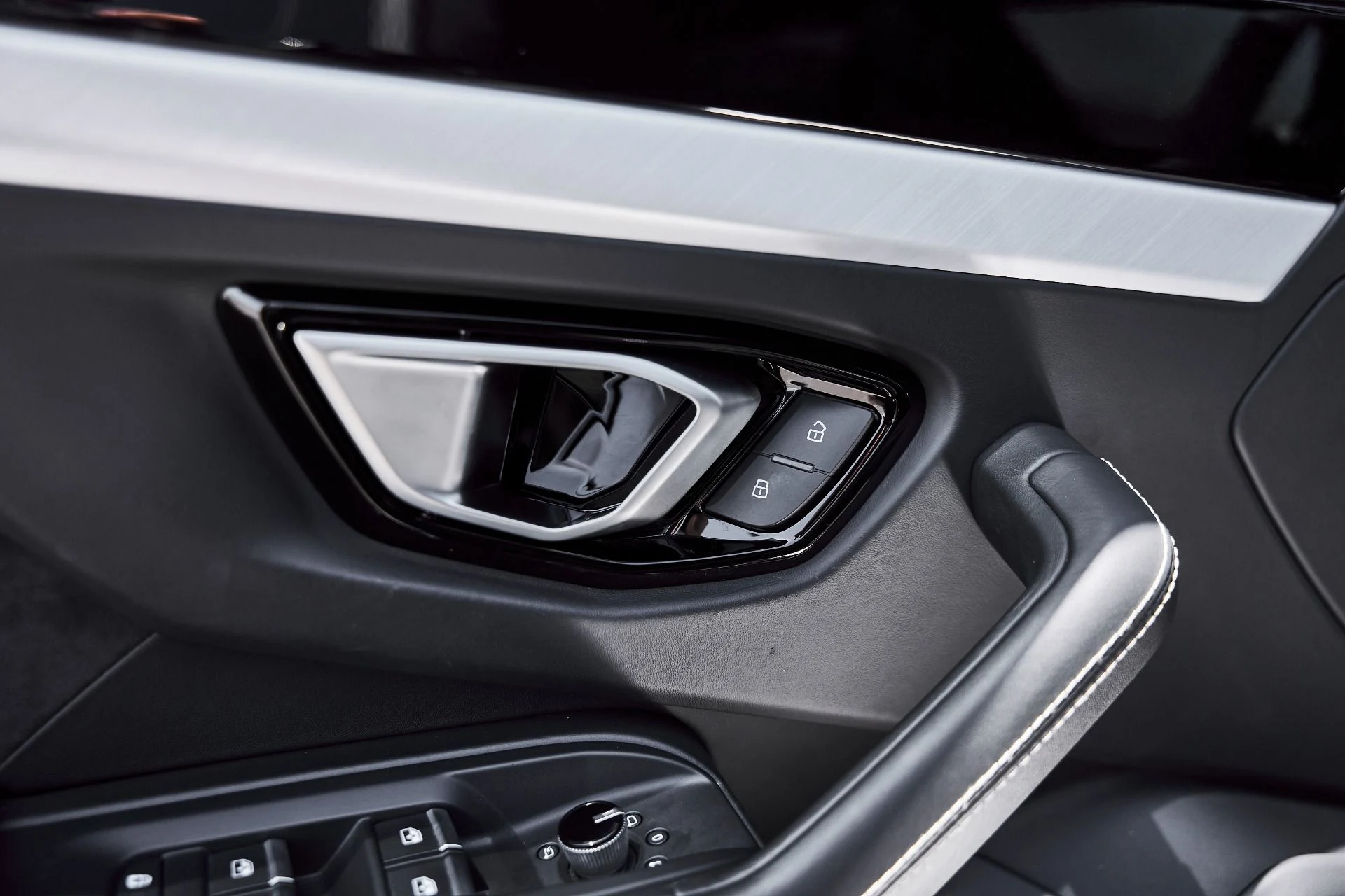 mph031_167696804_Used_2022_Lamborghini_Urus_1778790374_9813ec619e
