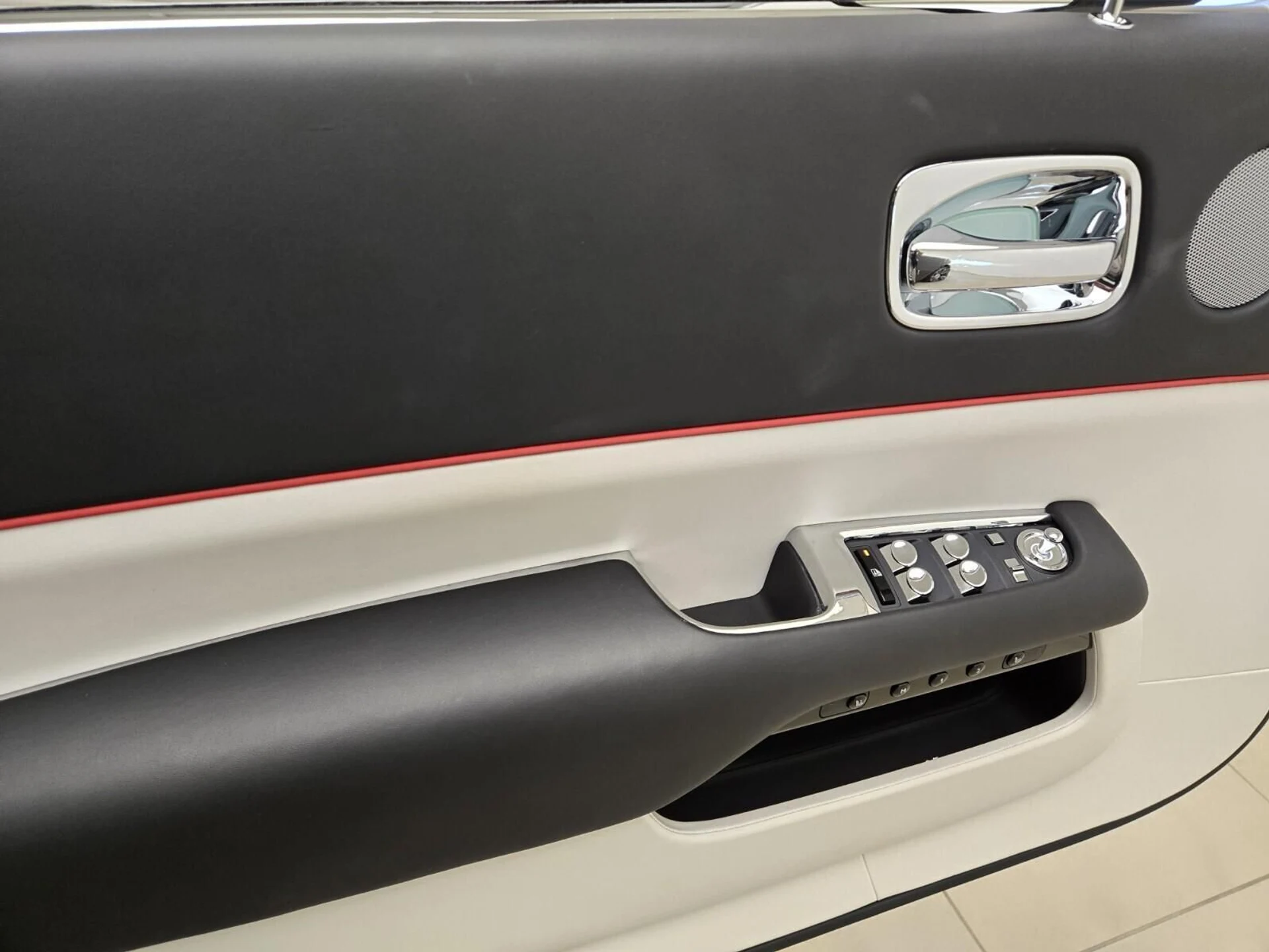 mph031_1678312442_Used_2018_Rolls_Royce_Wraith_1755931448_0f84ca0844