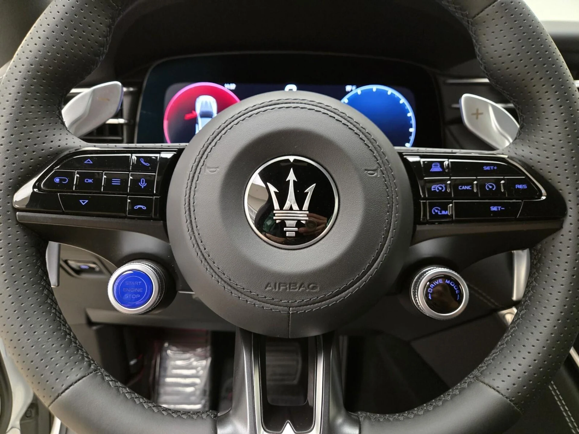 mph031_1681382204_New_2025_Maserati_Grecale_Modena_1753162150_772e9ebacc