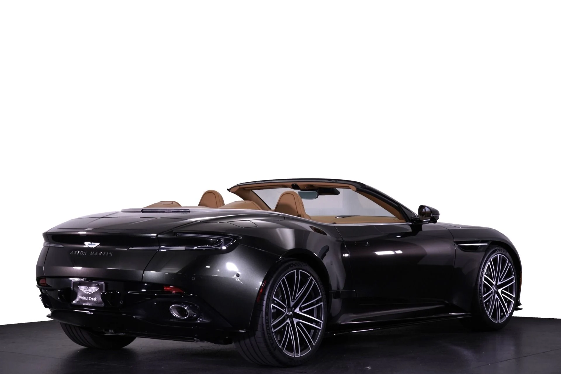 mph031_1682180153_New_2026_Aston_Martin_DB_12_Volante_Volante_1762323175_070b3aecc0