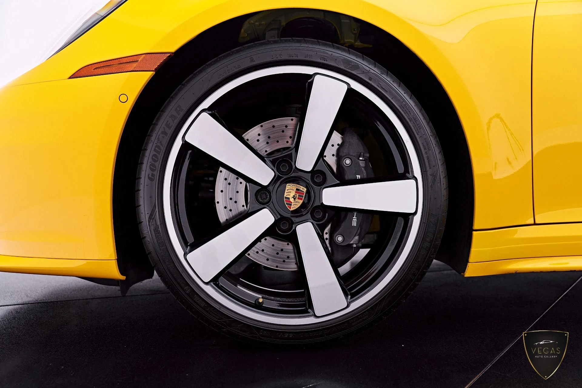 mph031_1691221322_Used_2025_Porsche_911_Carrera_1784942504_7831332afa