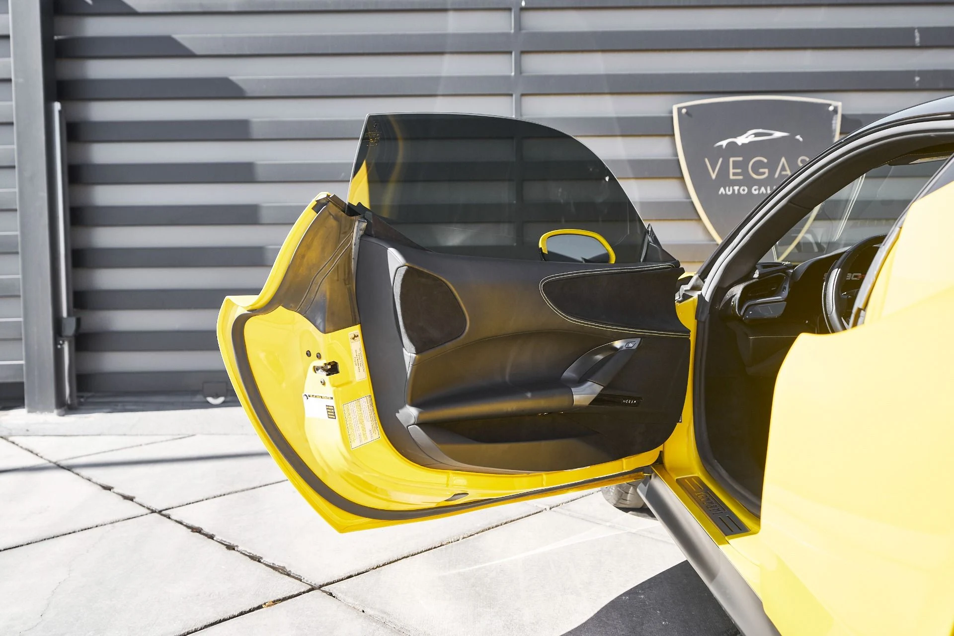 mph031_1712053292_Used_2022_Ferrari_SF_90_Stradale_Base_1762462363_17101a018d