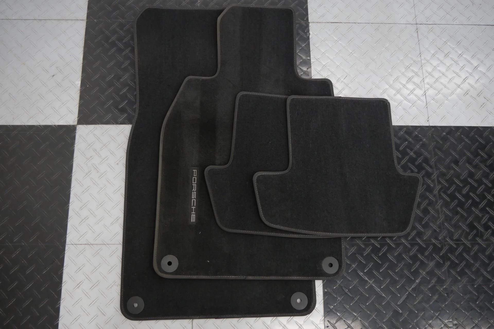 mph031_1714687500_Used_2020_Porsche_911_Carrera_Heated_and_Ventilated_Seats_Bose_Audio_1781290304_dd98720a9f
