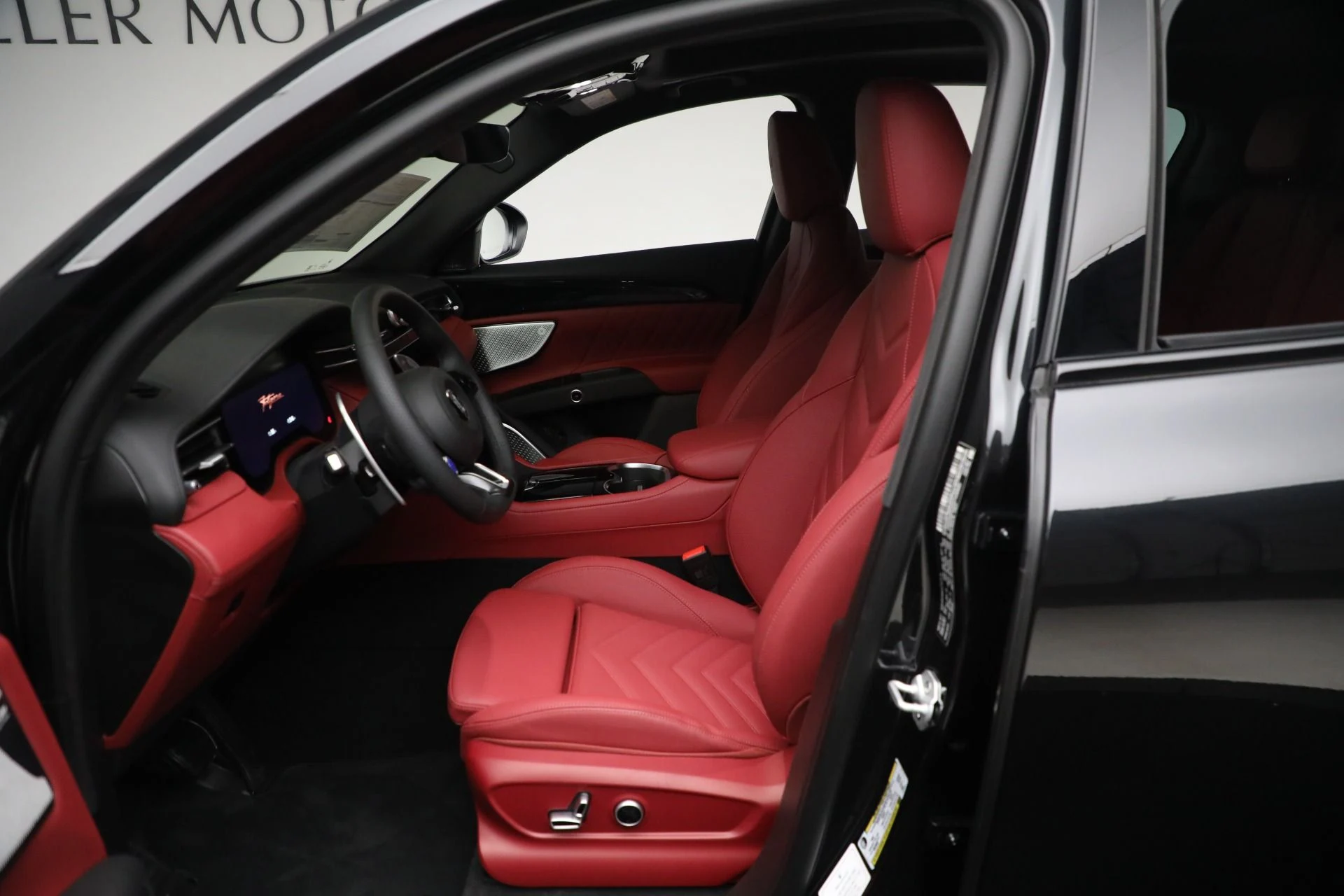 mph031_1720861372_New_2025_Maserati_Grecale_Folgore_454ee19ba6