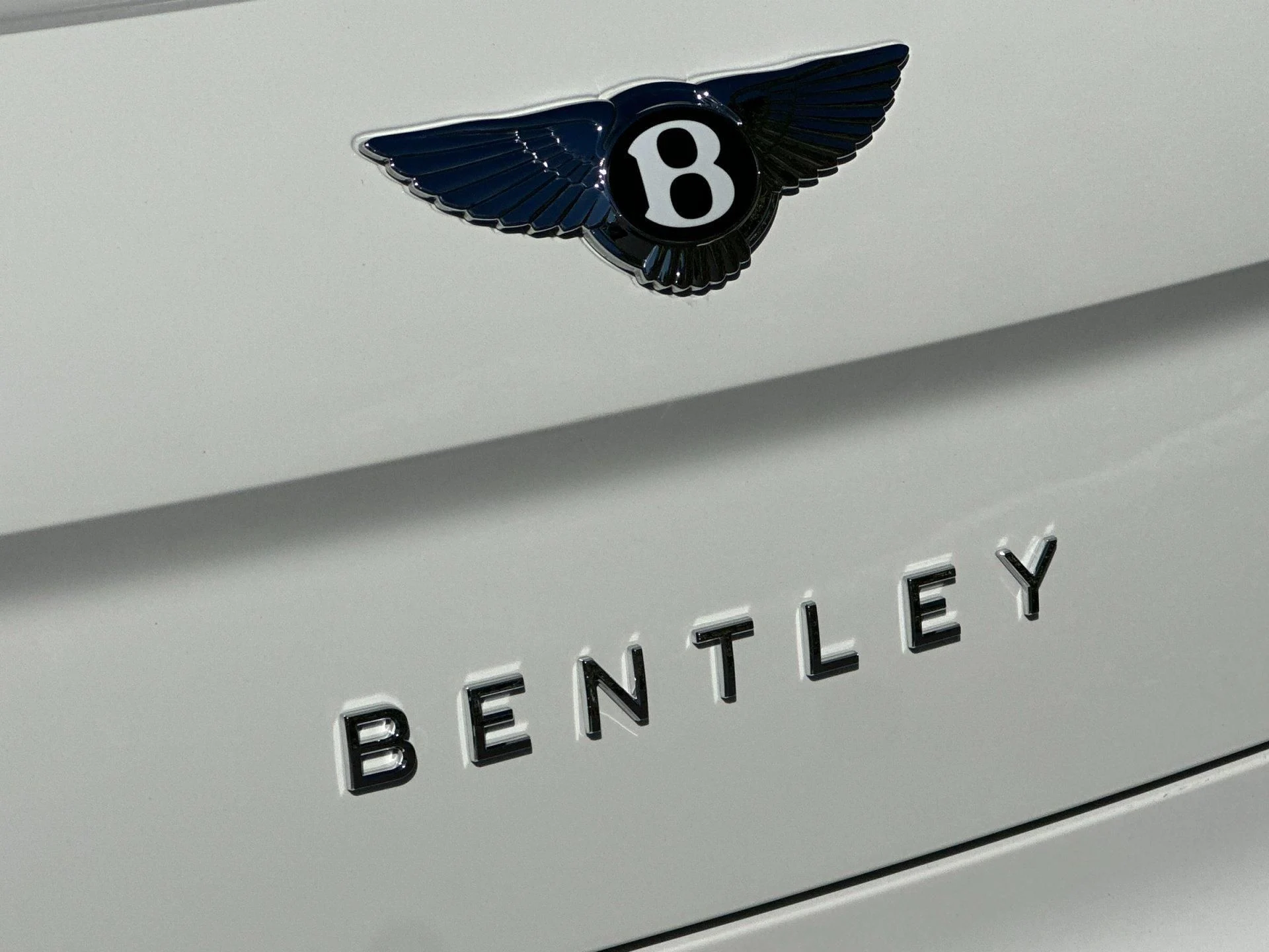 mph031_172784439_Used_2023_Bentley_Flying_Spur_Azure_1791946086_c7ab35f851
