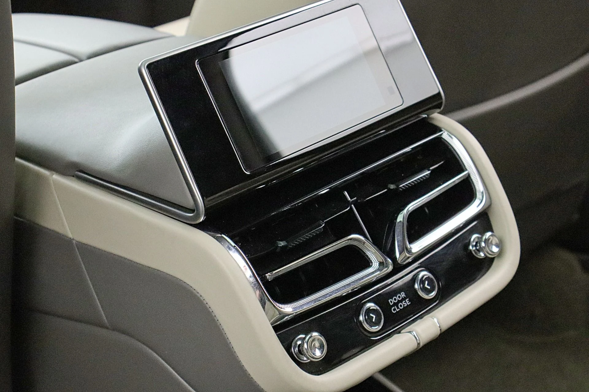 mph031_174074171_Used_2024_Bentley_Bentayga_EWB_V8_LEASE_OPTIONS_AVAILABLE_f525b6643c