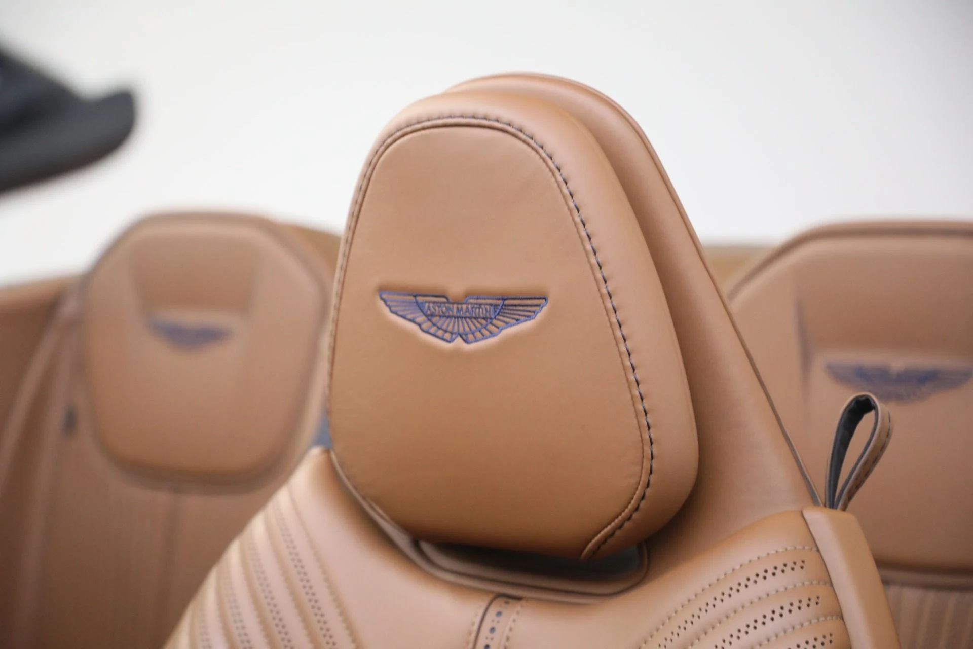 mph031_1756540652_Used_2019_Aston_Martin_DB_11_Volante_1770764888_98489a7e35