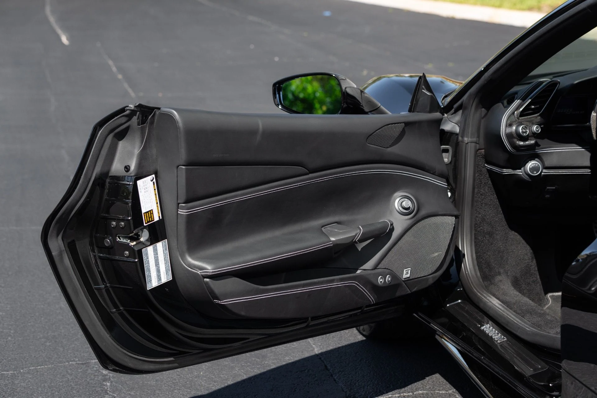 mph031_1758669726_Used_2017_Ferrari_488_Spider_1771888975_c328f34dba